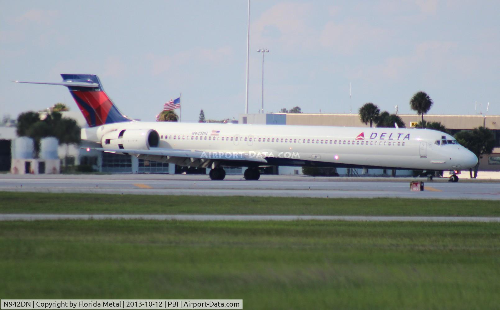N942DN, 1997 McDonnell Douglas MD-90-30 C/N 53556, Delta