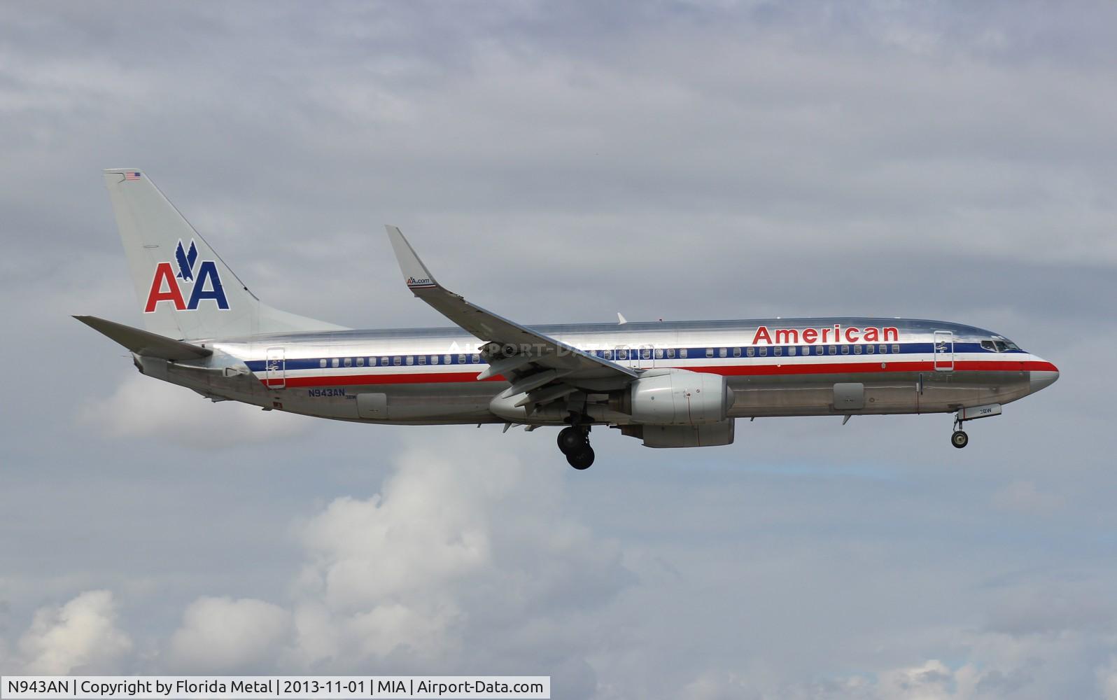 N943AN, 2000 Boeing 737-823 C/N 30599, American