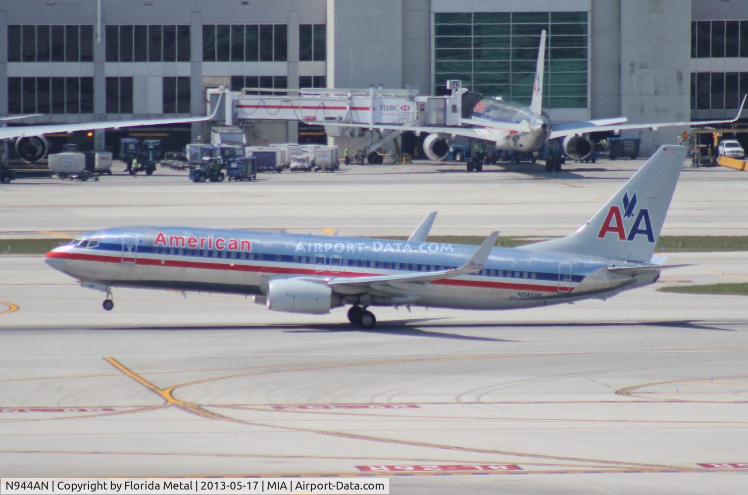 N944AN, 2000 Boeing 737-823 C/N 29535, American