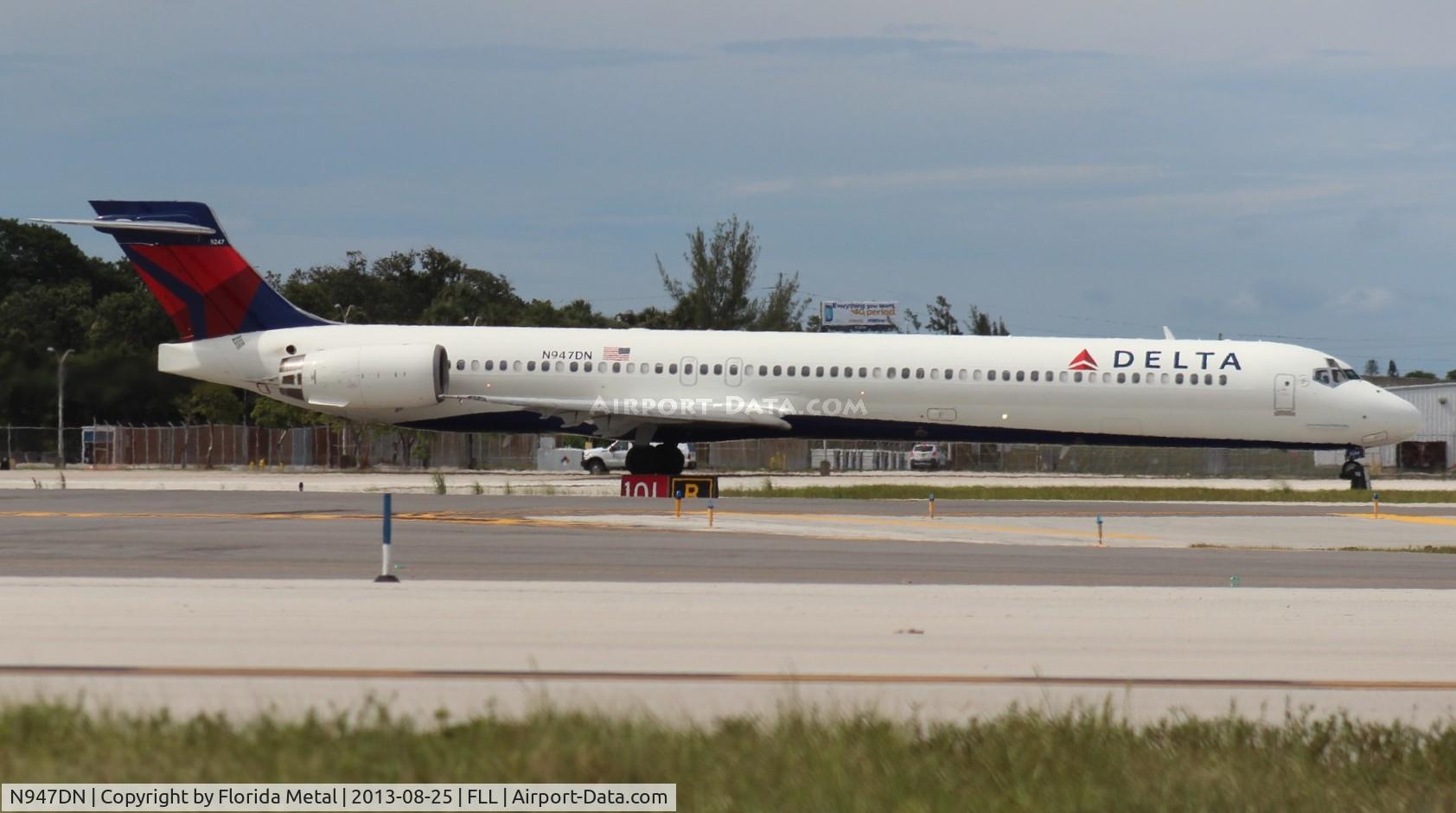 N947DN, 1996 McDonnell Douglas MD-90-30 C/N 53355, Delta