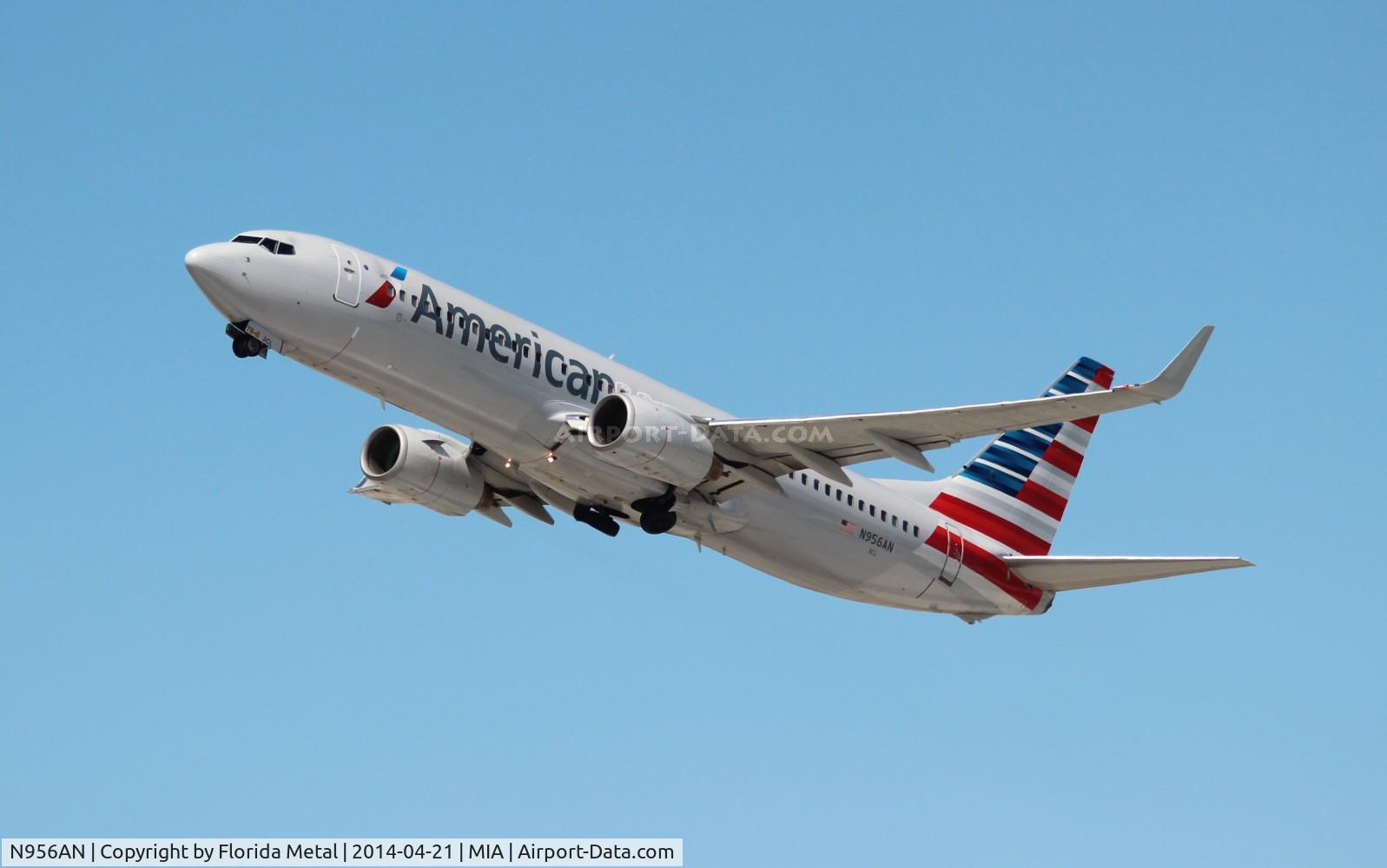 N956AN, 2001 Boeing 737-823 C/N 30090, American