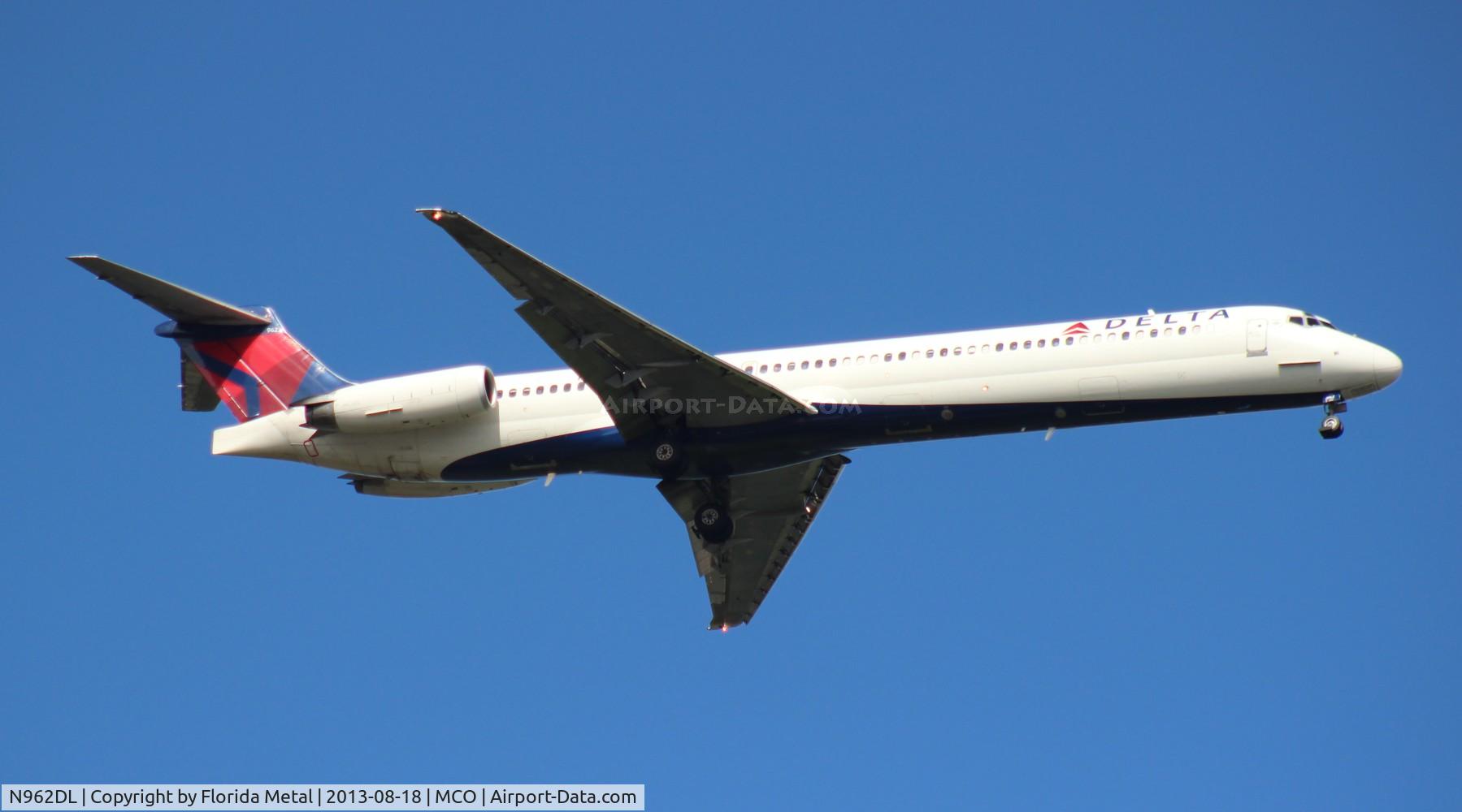 N962DL, 1990 McDonnell Douglas MD-88 C/N 49981, Delta MD-88