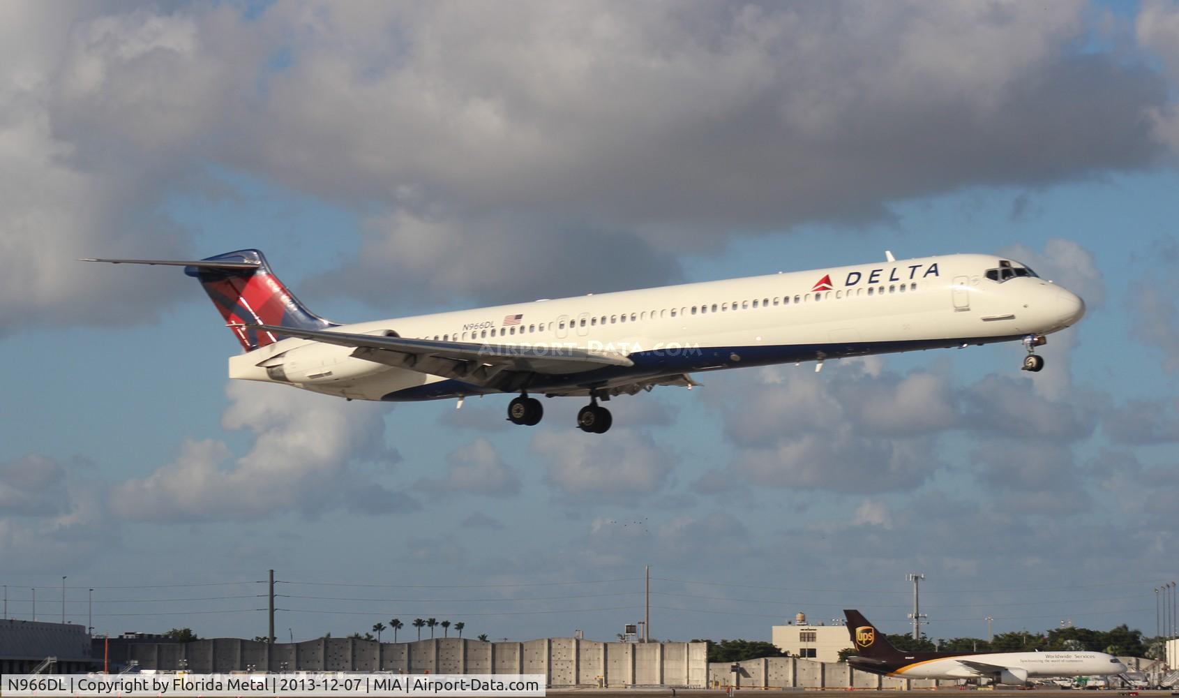 N966DL, 1990 McDonnell Douglas MD-88 C/N 53115, Delta