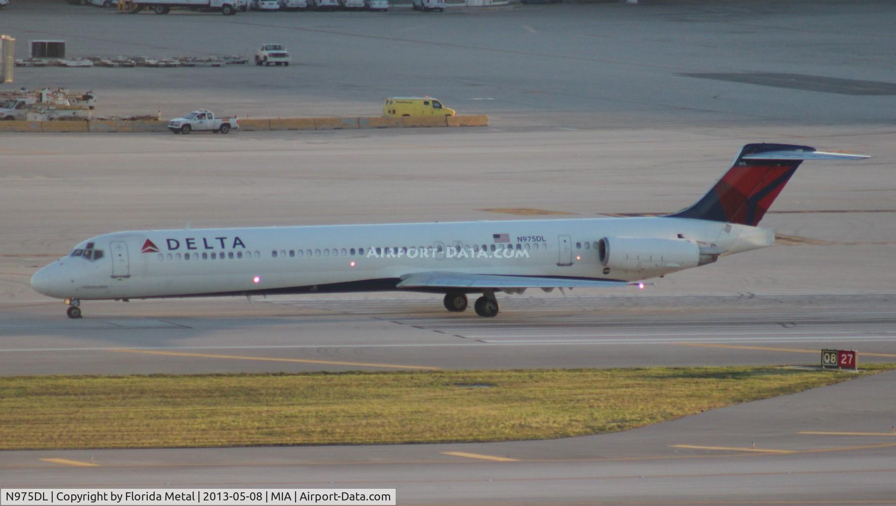 N975DL, 1991 McDonnell Douglas MD-88 C/N 53243, Delta MD-88