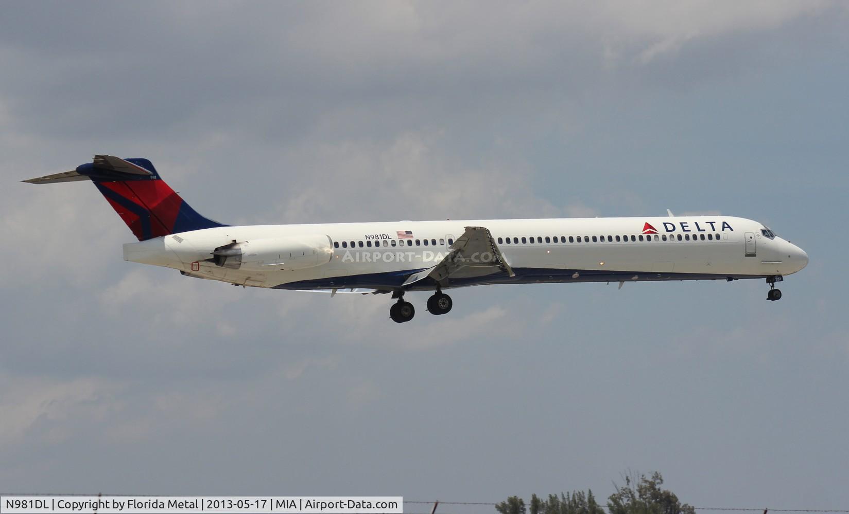 N981DL, 1991 McDonnell Douglas MD-88 C/N 53268, Delta MD-88
