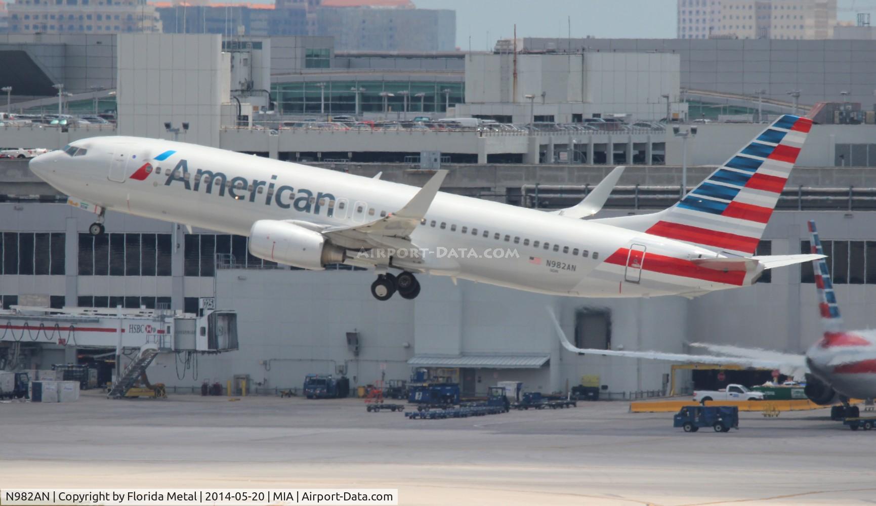 N982AN, 2009 Boeing 737-823 C/N 31067, American