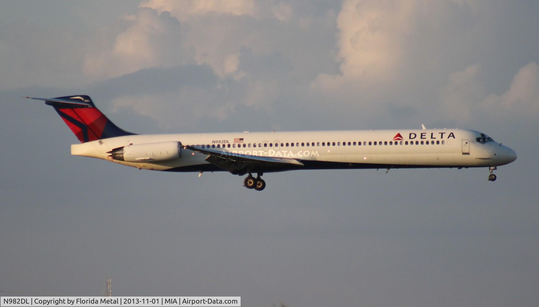 N982DL, 1991 McDonnell Douglas MD-88 C/N 53273, Delta