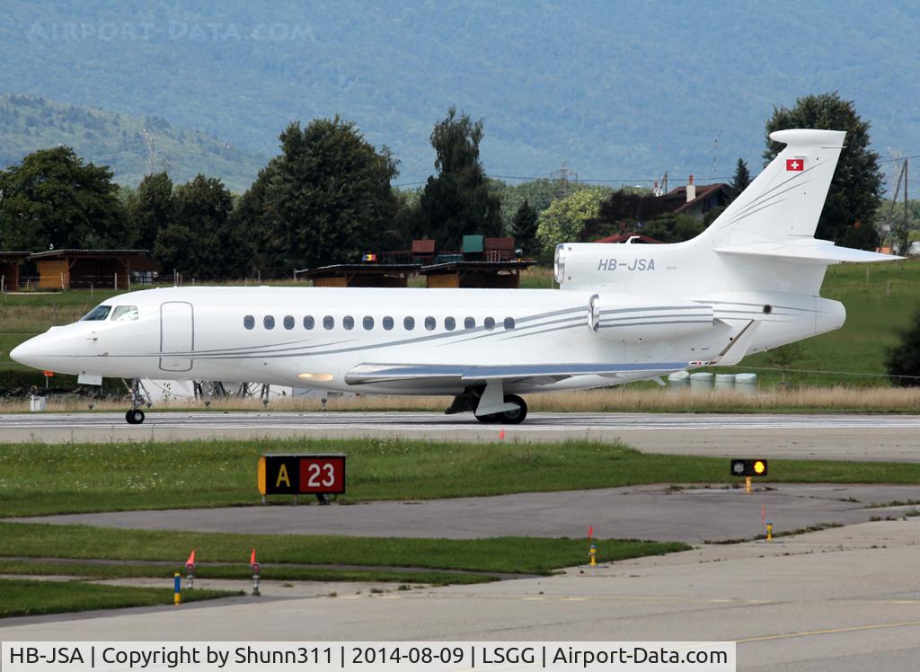 HB-JSA, 2012 Dassault Falcon 7X C/N 161, Lining up rwy 23 for departure...