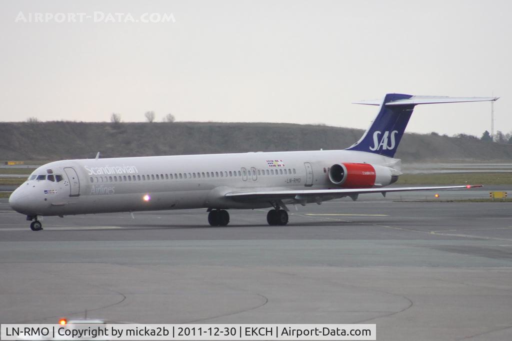 LN-RMO, 1991 McDonnell Douglas MD-81 (DC-9-81) C/N 53315, Taxiing