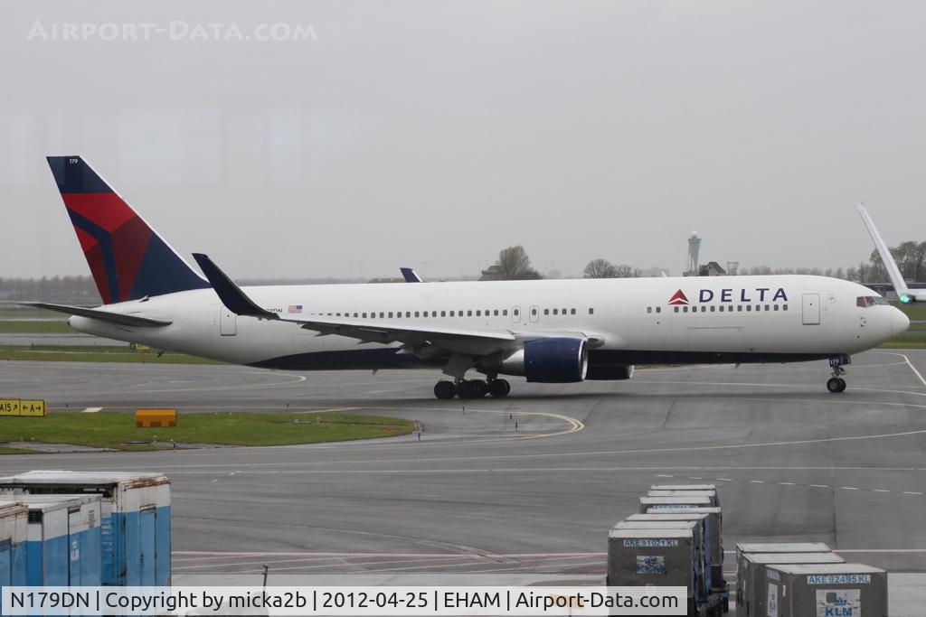 N179DN, 1991 Boeing 767-332 C/N 25144, Taxiing