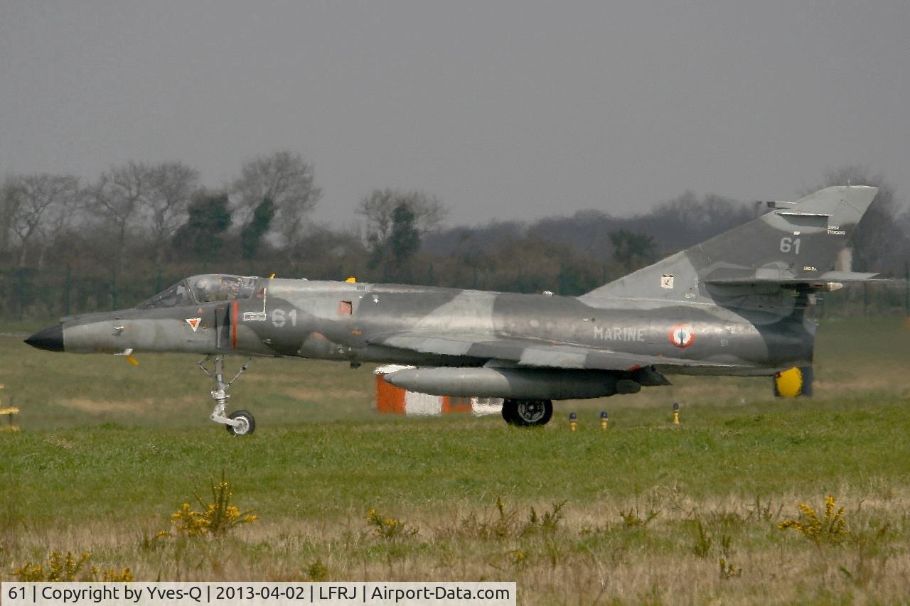 61, Dassault Super Etendard C/N 67, French Naval Aviation Dassault Super Etendard M (SEM), Taxiing to holding point rwy 08, Landivisiau Naval Air Base (LFRJ)