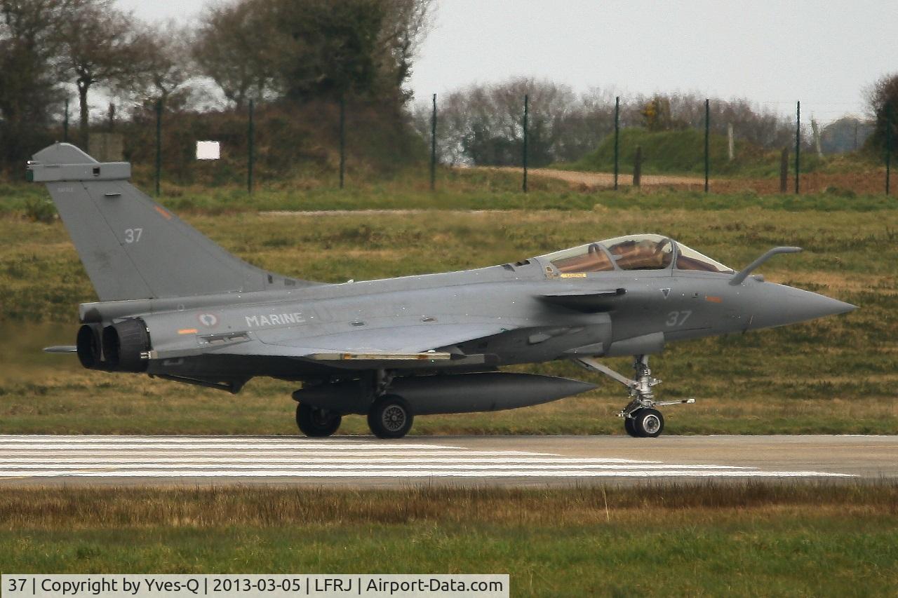 37, 2012 Dassault Rafale M C/N 37, French Naval Aviation Dassault Rafale M, Holding point rwy 08, Landivisiau Naval Air Base (LFRJ)