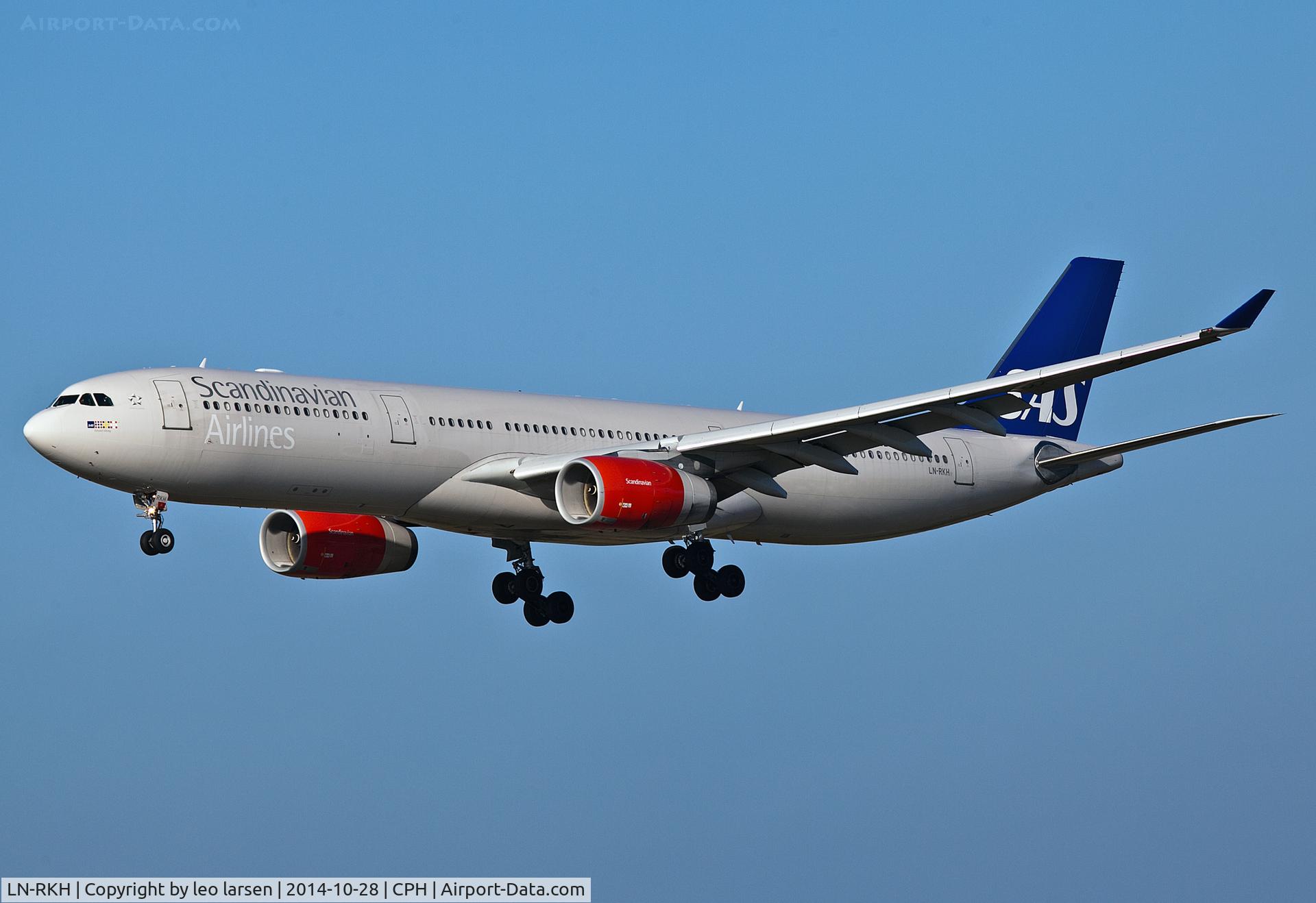 LN-RKH, 2002 Airbus A330-343 C/N 497, Copenhagen 28.10.14