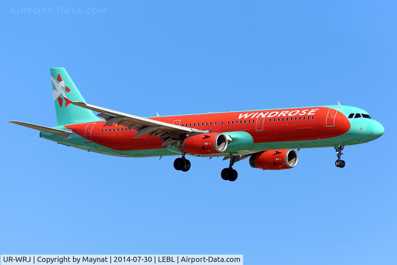 UR-WRJ, 2002 Airbus A321-231 C/N 1896, landing