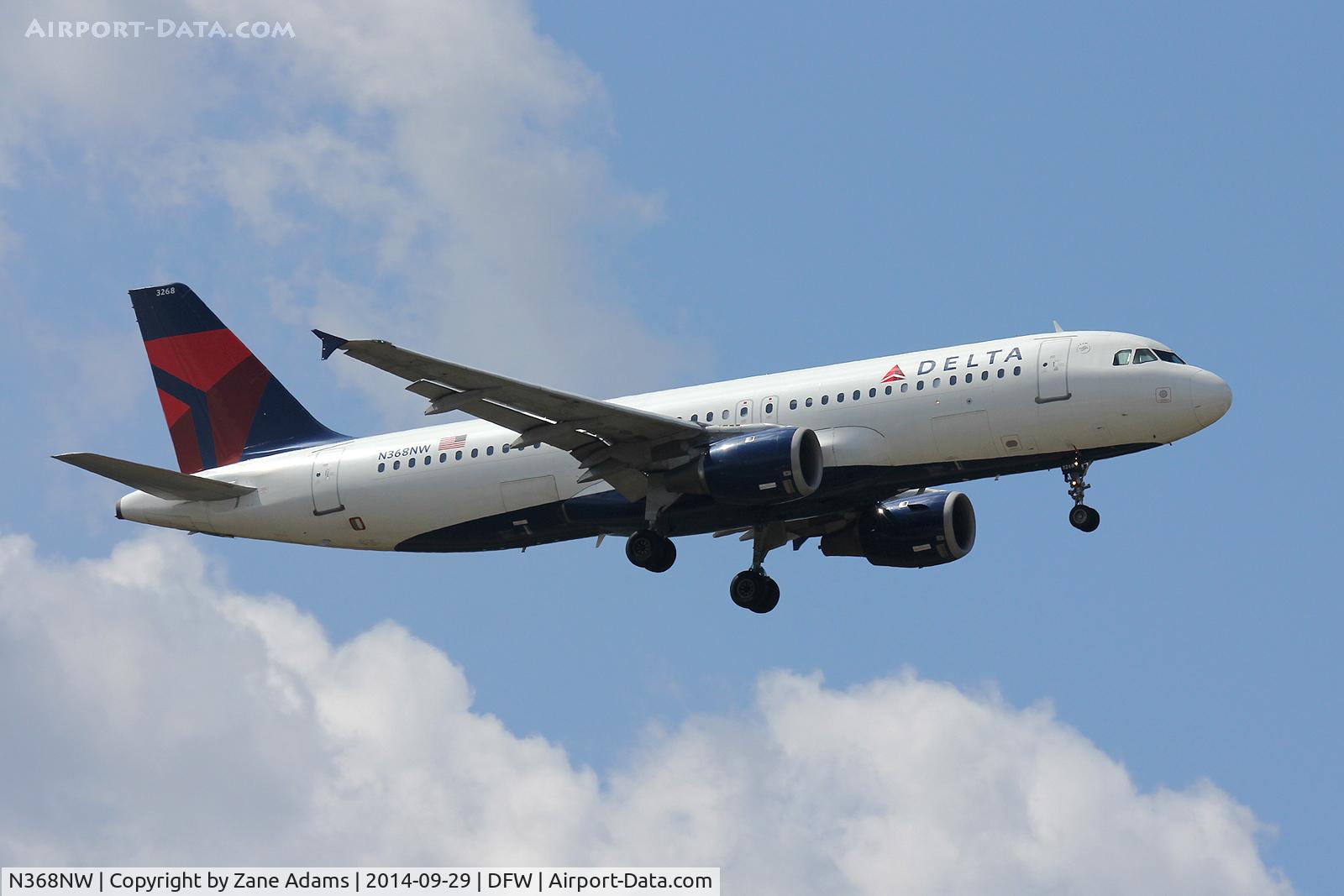 N368NW, 1999 Airbus A320-212 C/N 0996, Landing at DFW Ariport