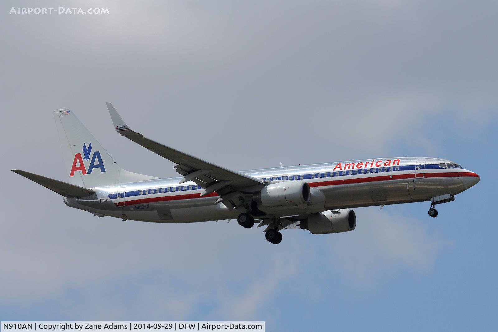 N910AN, 1999 Boeing 737-823 C/N 29512, Landing at DFW Ariport