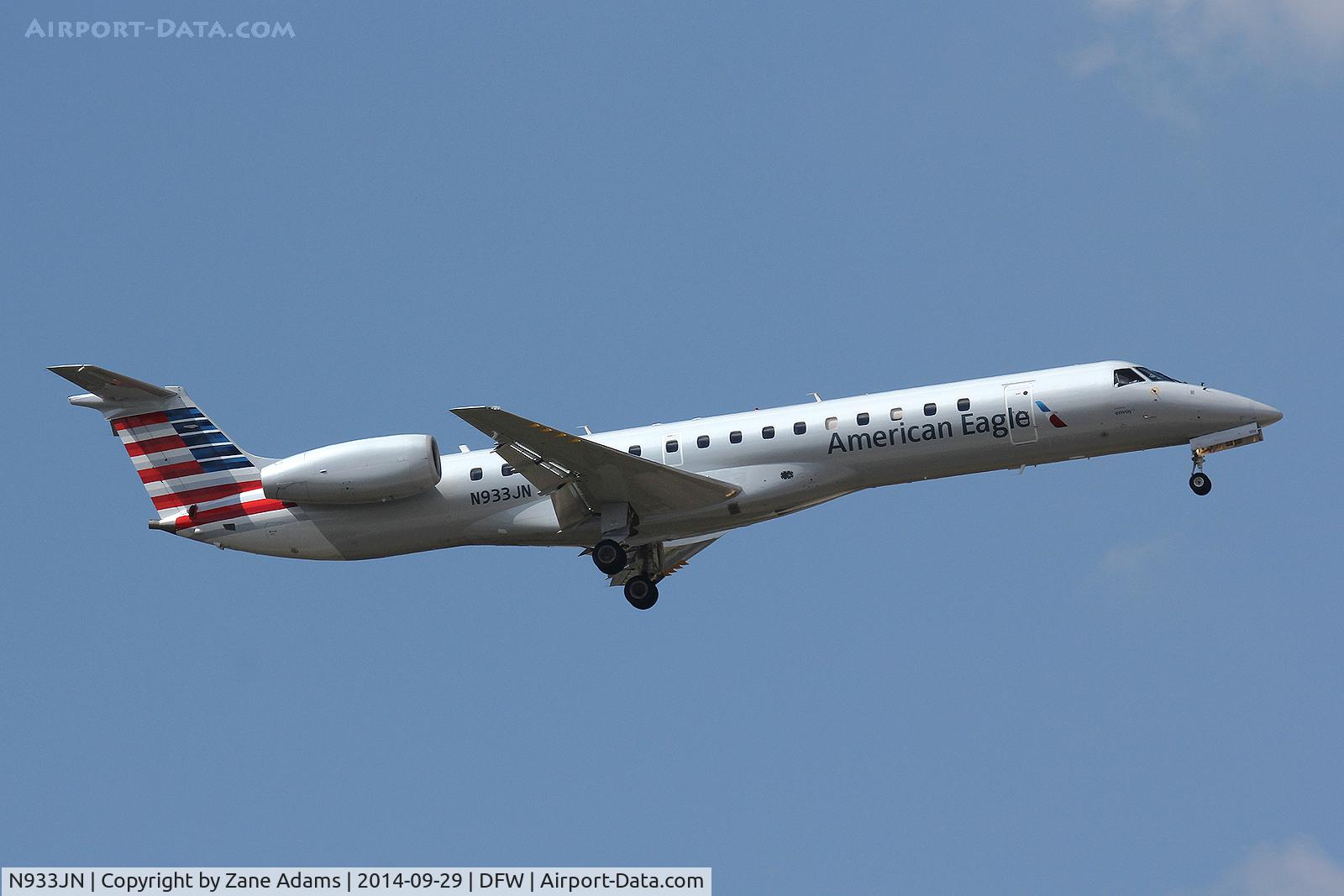 N933JN, 2005 Embraer ERJ-145LR (EMB-145LR) C/N 14500918, Landing at DFW Ariport