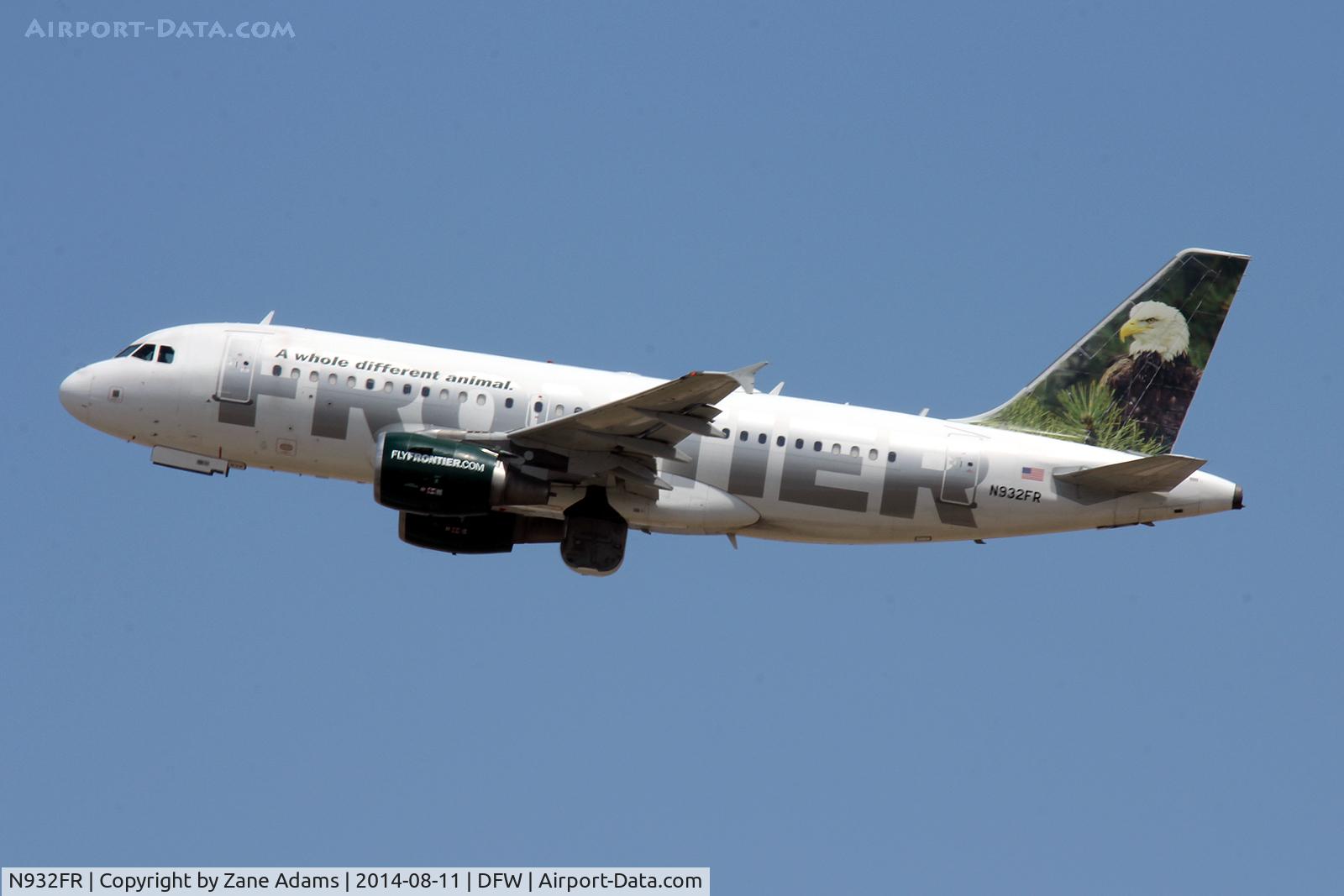 N932FR, 2004 Airbus A319-111 C/N 2258, Departing at DFW Ariport