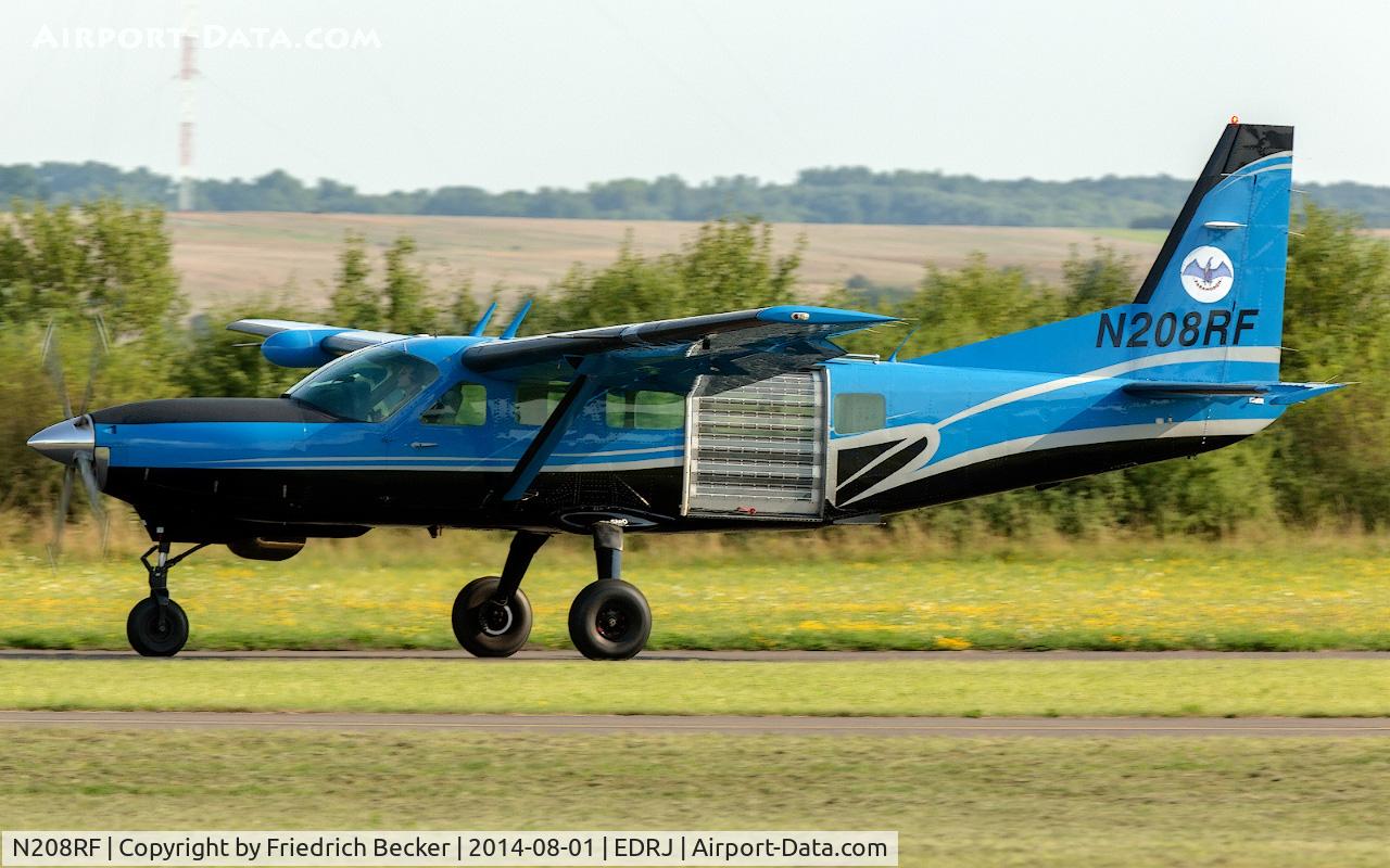 N208RF, 1985 Cessna 208 C/N 20800007, decelerating after touchdown
