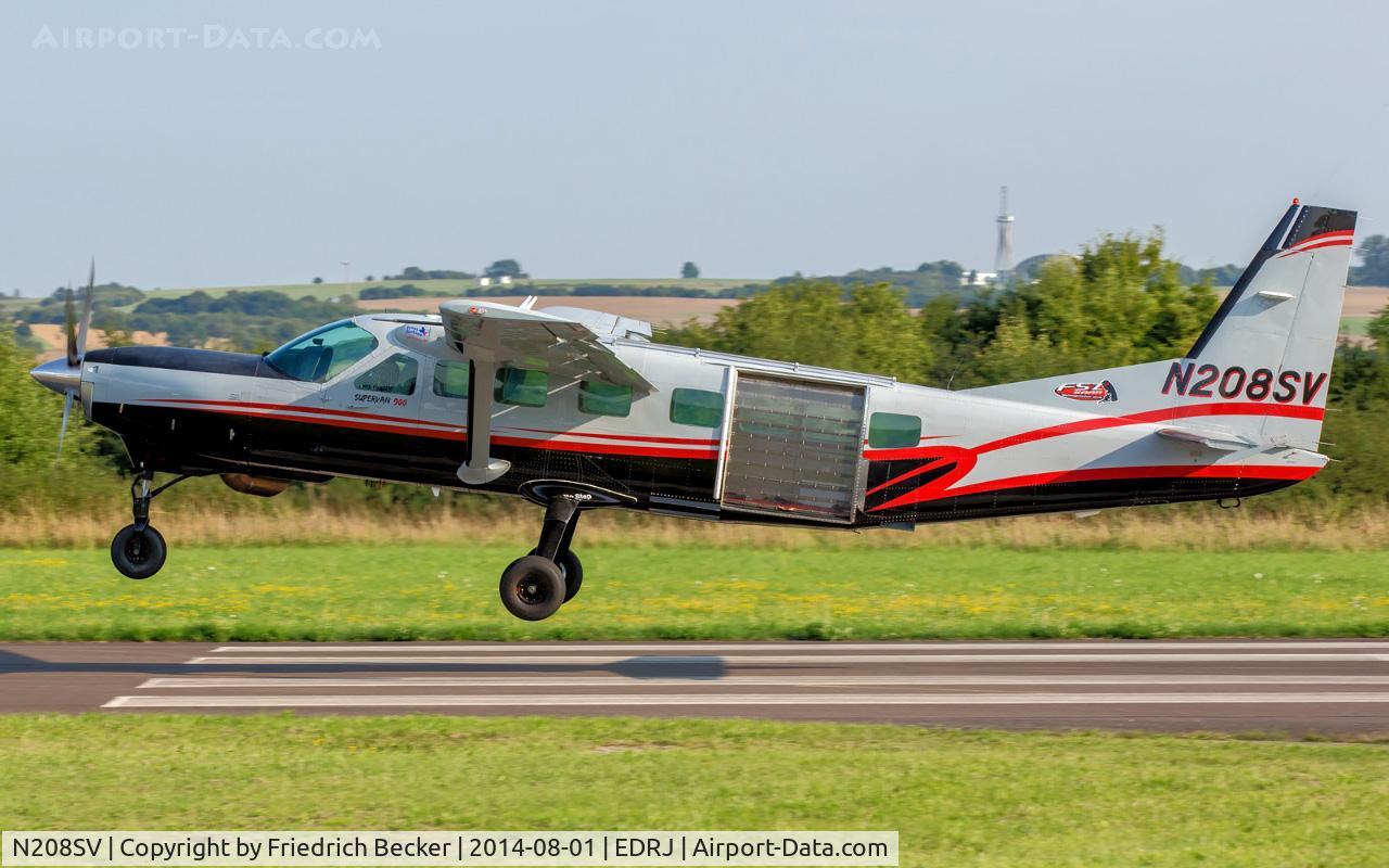 N208SV, 1999 Cessna 208B Grand Caravan C/N 208B0731, moments prior touchdown