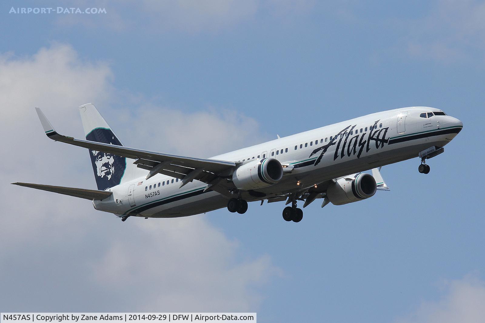 N457AS, 2014 Boeing 737-900/ER C/N 36355, Landing at DFW Airport