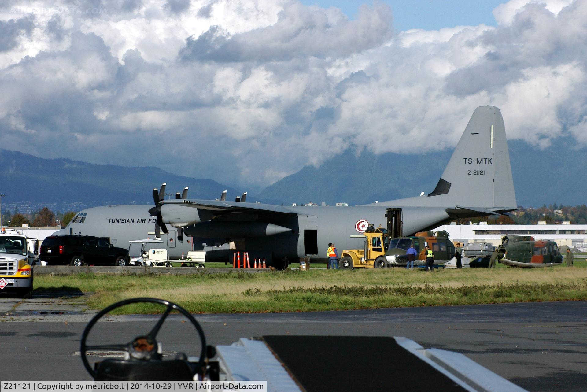 Z21121, 2012 Lockheed Martin C-130J-30 Super Hercules C/N 382-5718, Transporting helicopters