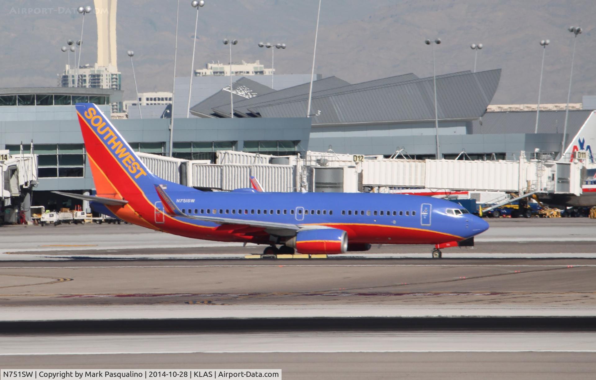 N751SW, 1999 Boeing 737-7H4 C/N 29803, Boeing 737-700