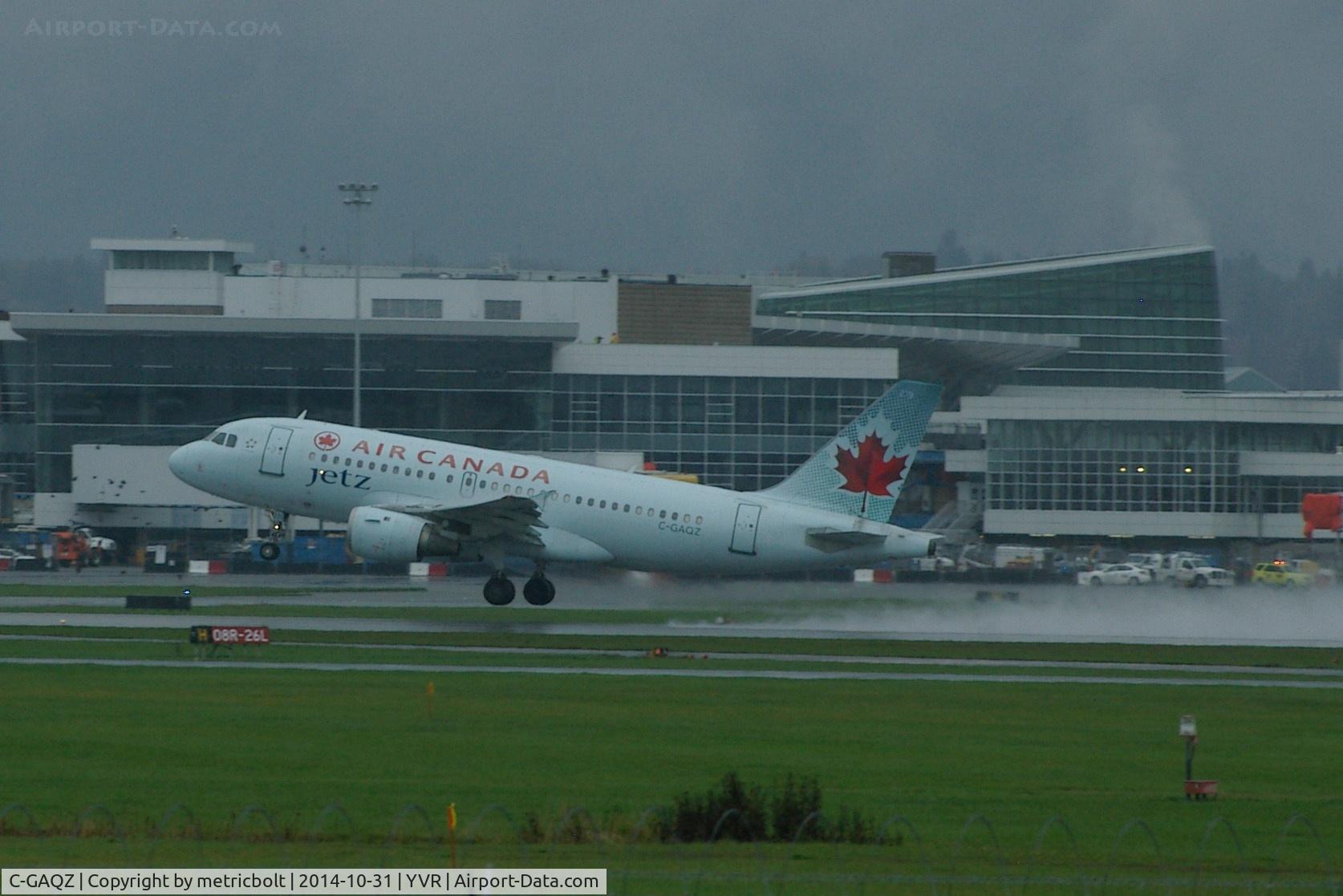 C-GAQZ, 1997 Airbus A319-114 C/N 740, Rainy day depature from YVR.