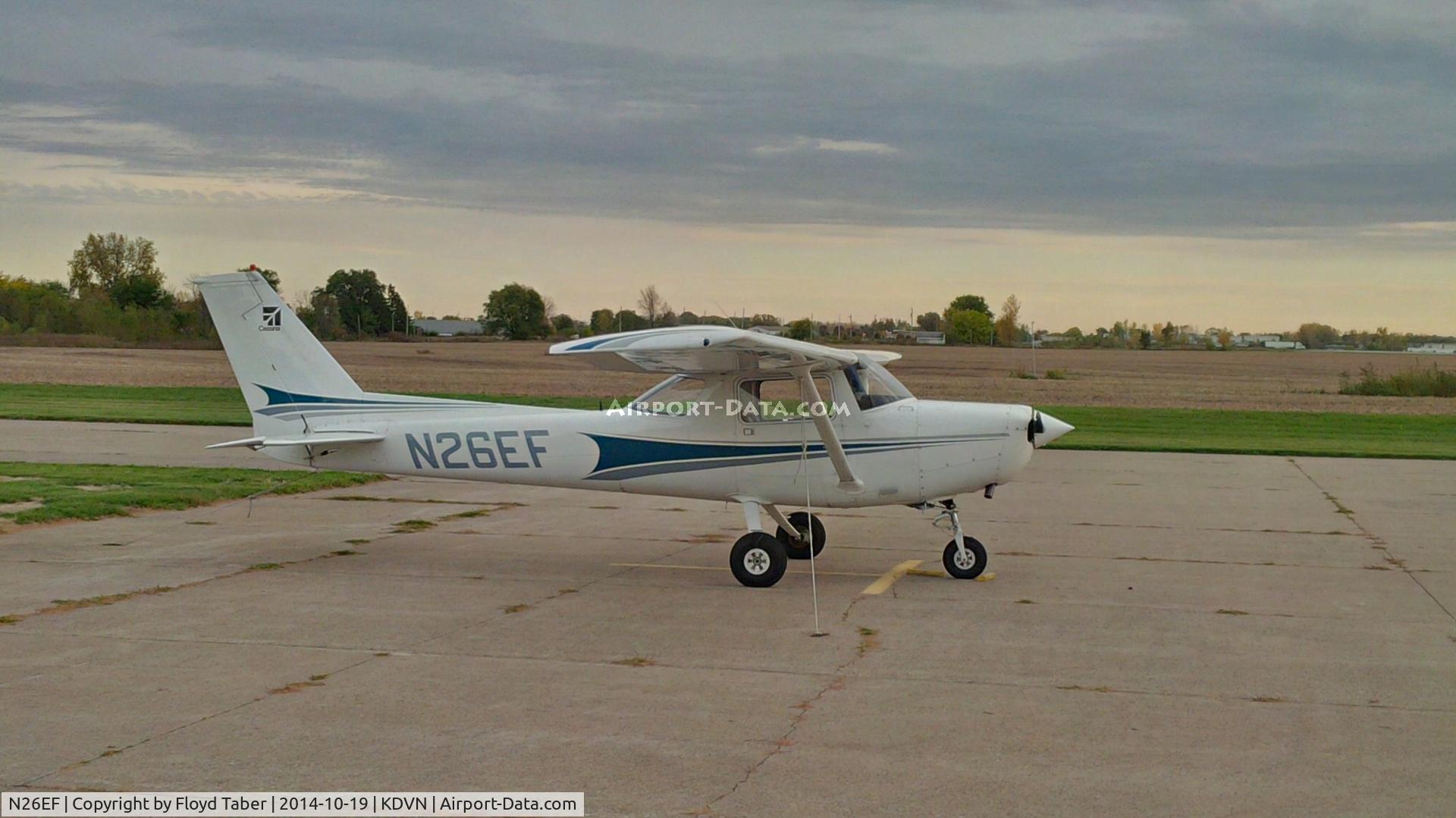 N26EF, Cessna 152 C/N 15282800, Nicer looking 152 on the ramp