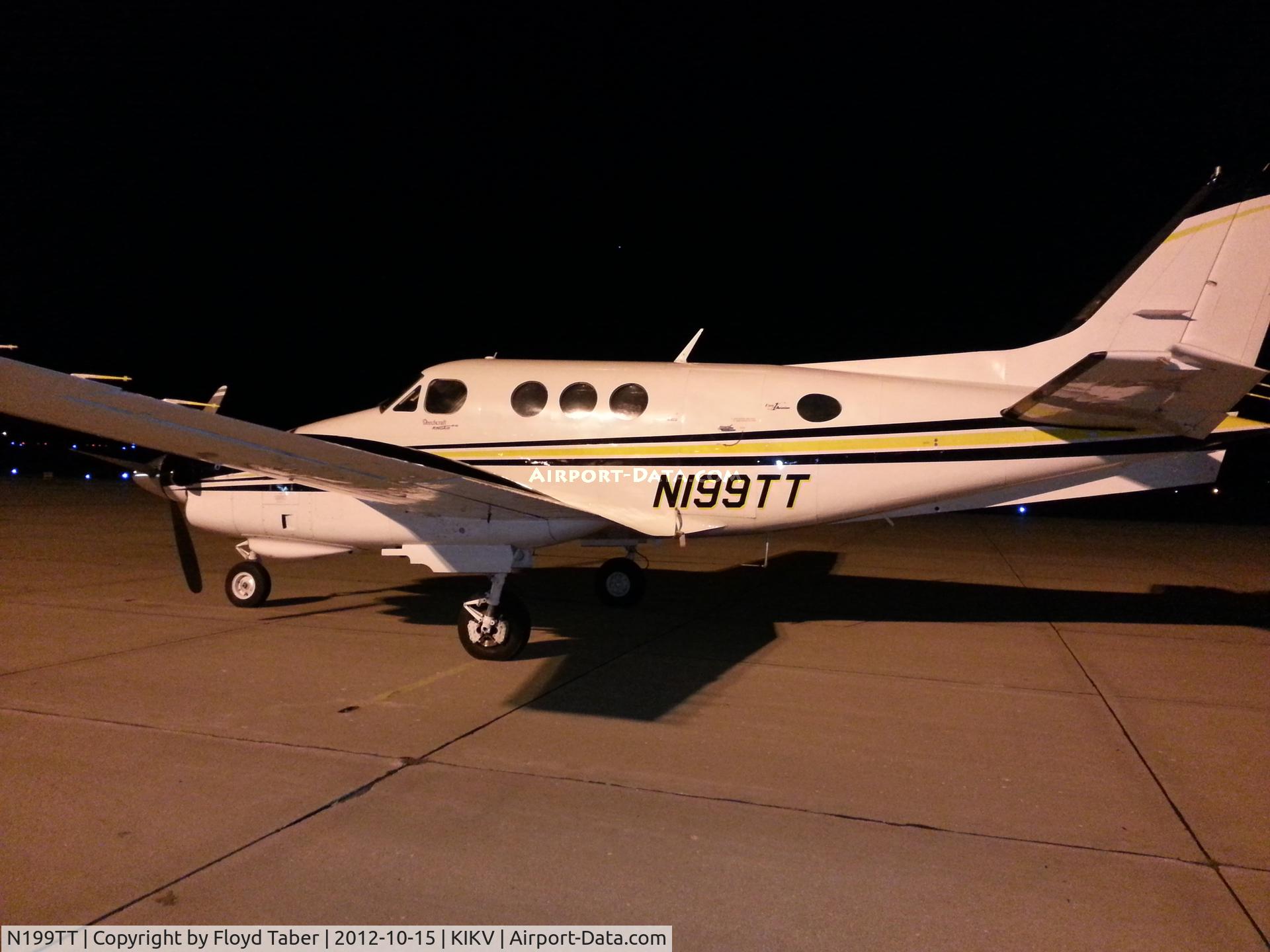 N199TT, 1976 Beech E90 King Air C/N LW-157, On the ramp