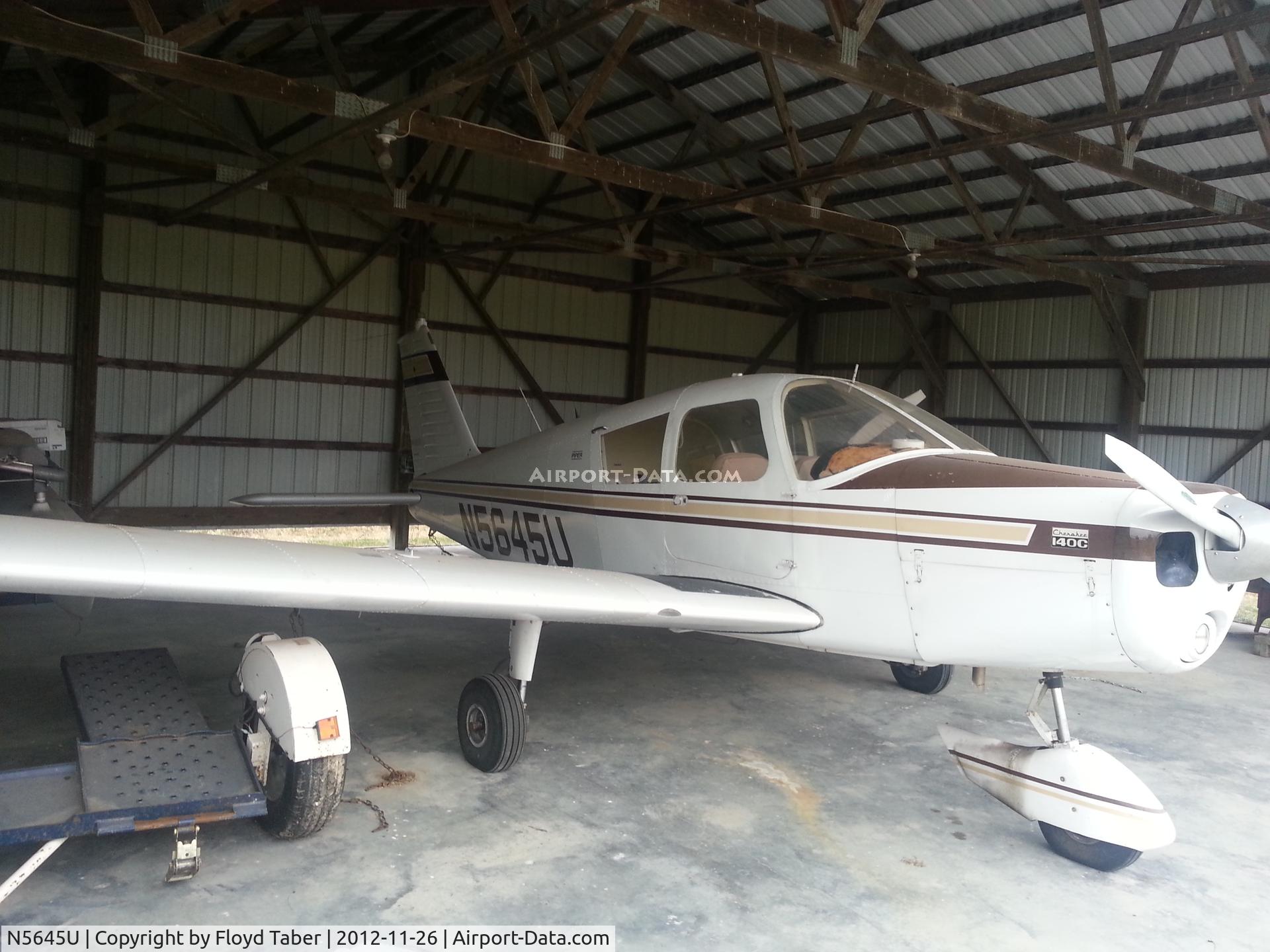 N5645U, 1969 Piper PA-28-140 C/N 28-26440, In the hangar
