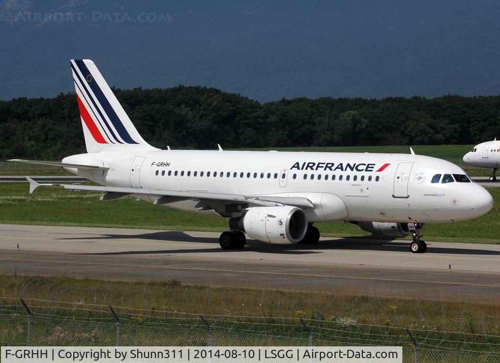 F-GRHH, 1999 Airbus A319-111 C/N 1151, Taxiing holding point rwy 23 for departure in new c/s...