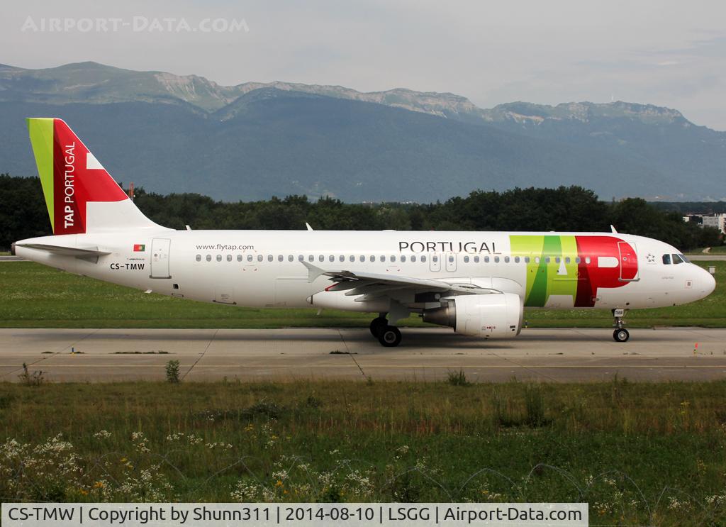 CS-TMW, 2001 Airbus A320-214 C/N 1667, Taxiing holding point rwy 23 for departure...
