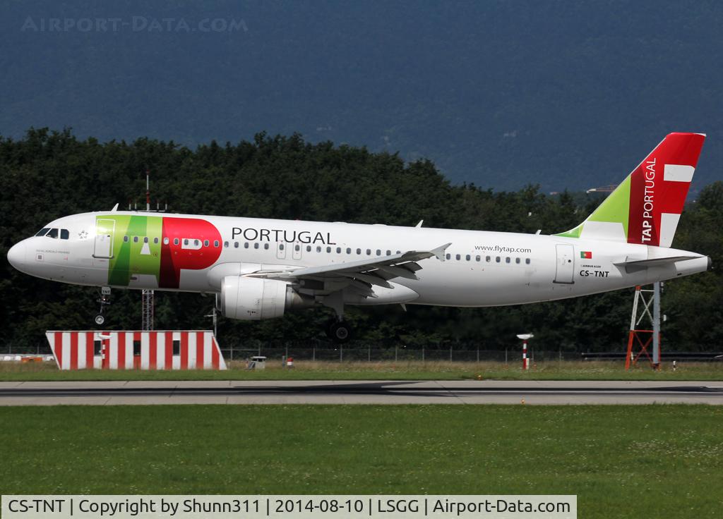 CS-TNT, 2009 Airbus A320-214 C/N 4095, Landing rwy 23