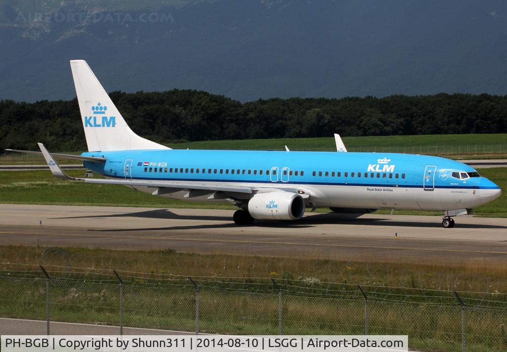PH-BGB, 2008 Boeing 737-8K2 C/N 37594, Taxiing holding point rwy 23 for departure...
