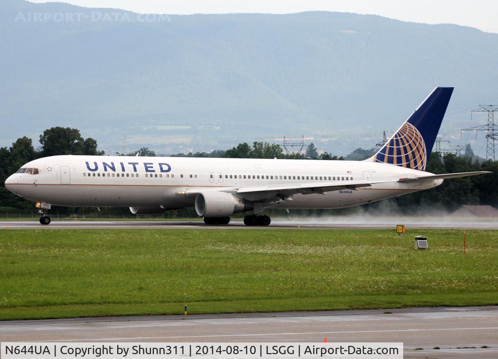 N644UA, 1991 Boeing 767-322 C/N 25094, Taking off rwy 23