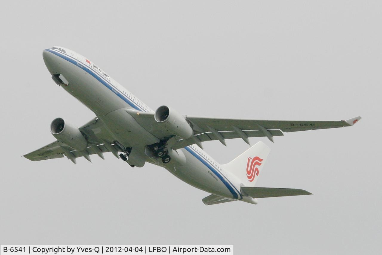 B-6541, 2012 Airbus A330-243 C/N 1304, Airbus A330-243, Take off Rwy 32L, Toulouse Blagnac Airport (LFBO-TLS)