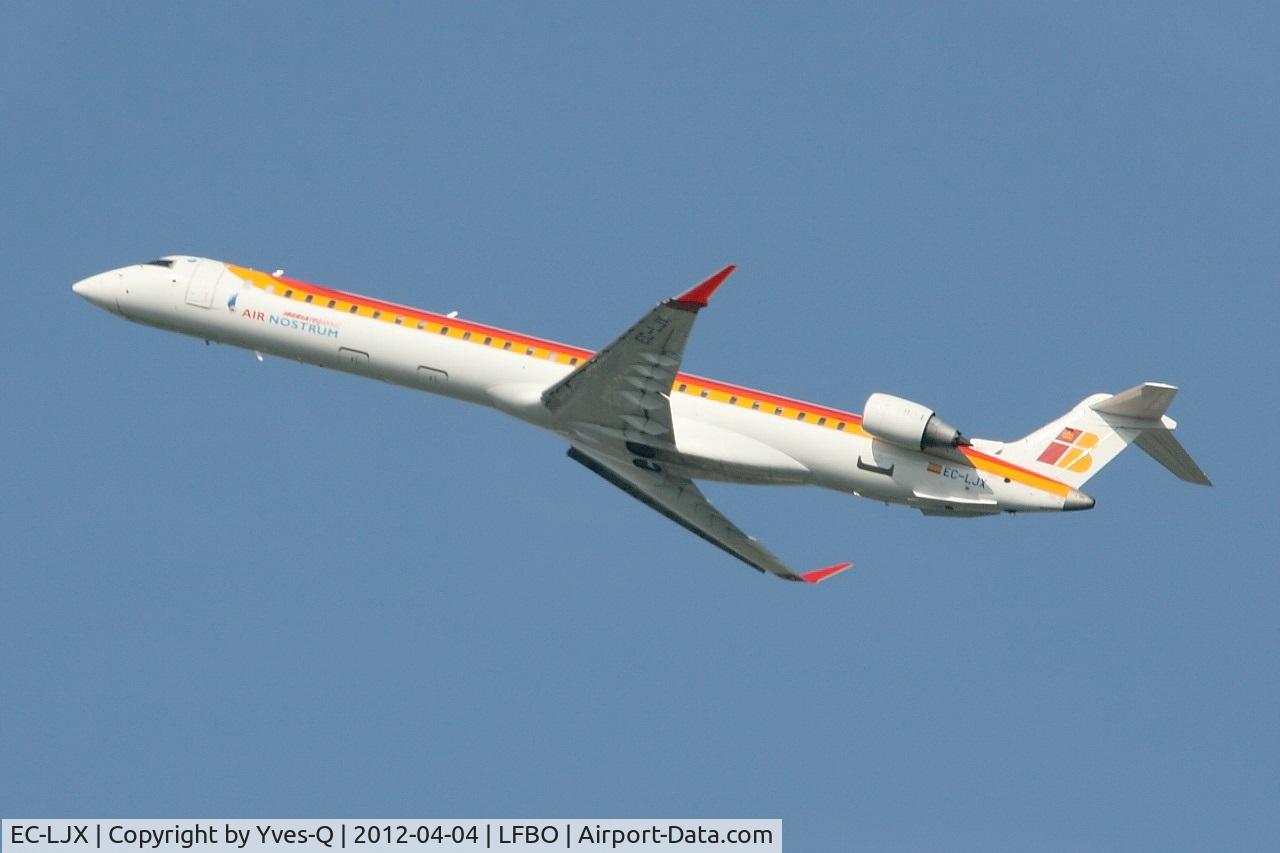 EC-LJX, 2010 Bombardier CRJ-1000ER NG (CL-600-2E25) C/N 19008, Bombardier CRJ-1000, Take off rwy 32L, Toulouse-Blagnac Airport (LFBO-TLS)