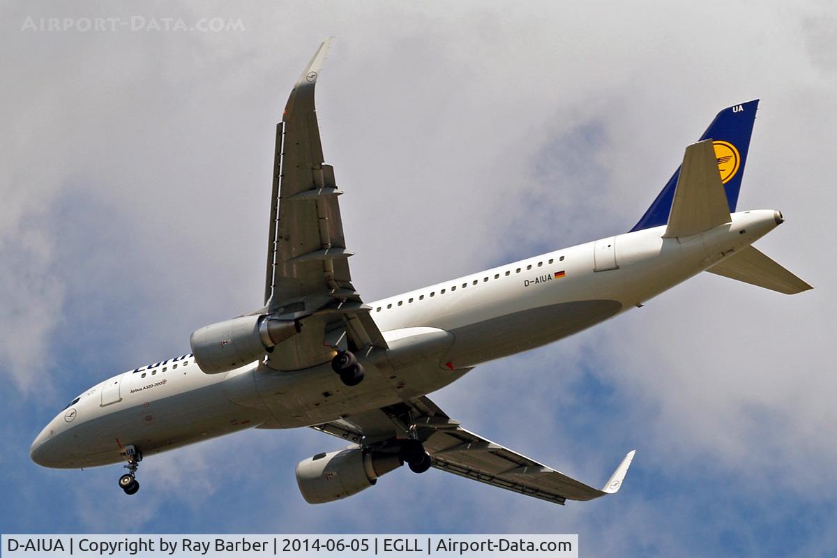 D-AIUA, 2013 Airbus A320-214 C/N 5935, Airbus A320-214(SL) [5935] (Lufthansa) Home~G 05/06/2014. On approach 27R.