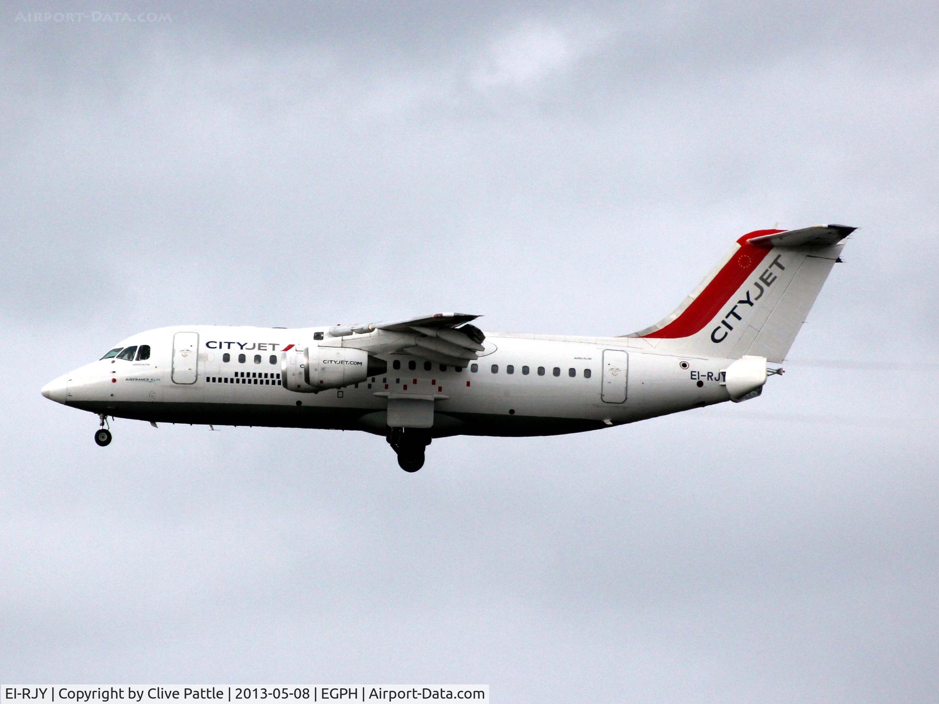 EI-RJY, 1997 British Aerospace Avro 146-RJ85 C/N E.2307, Finals for landing at Edinburgh
