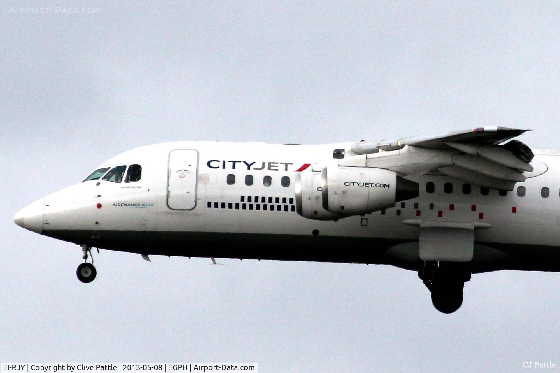 EI-RJY, 1997 British Aerospace Avro 146-RJ85 C/N E.2307, Close-up on landing at Edinburgh