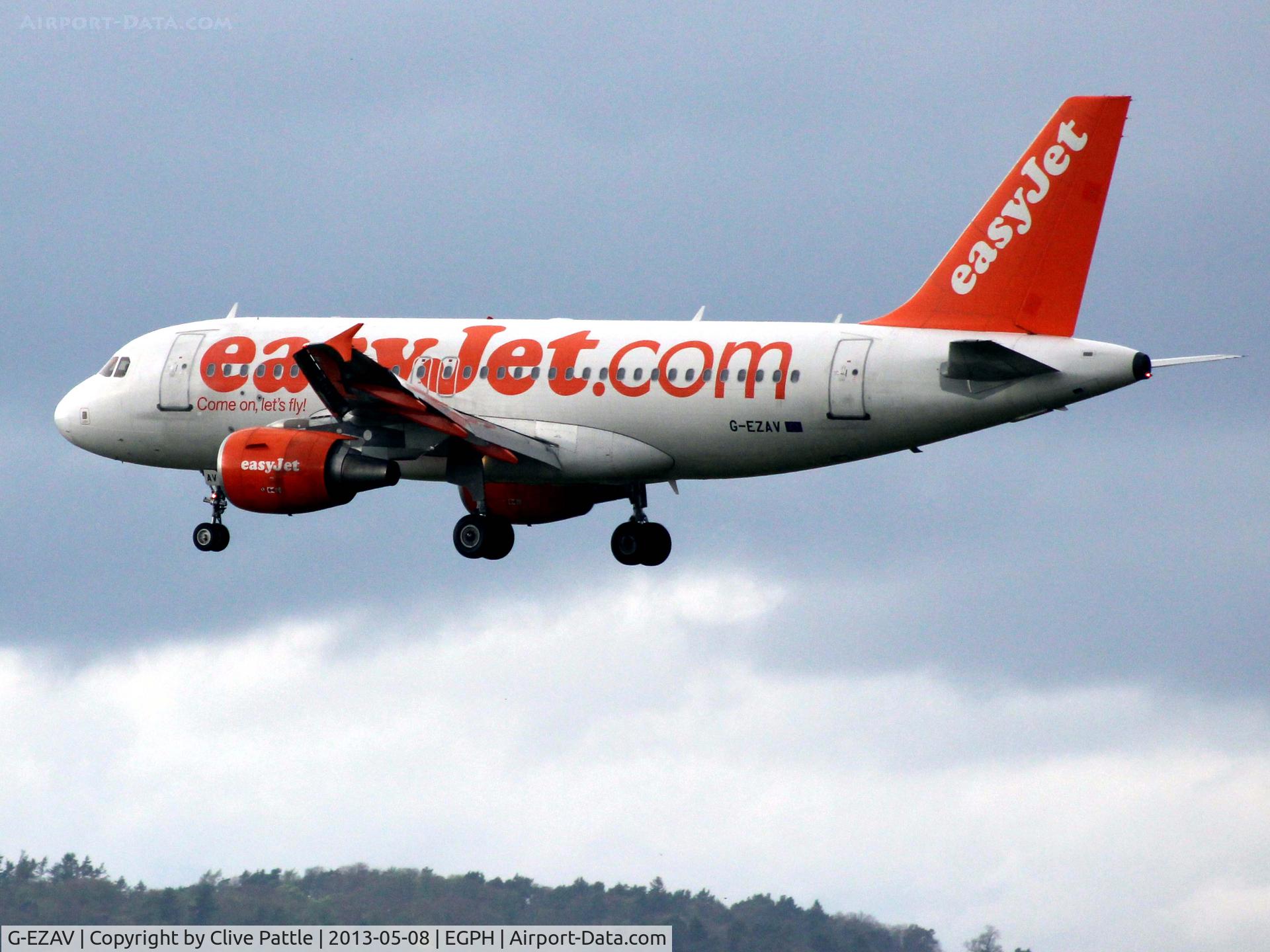 G-EZAV, 2006 Airbus A319-111 C/N 2803, In action at Edinburgh