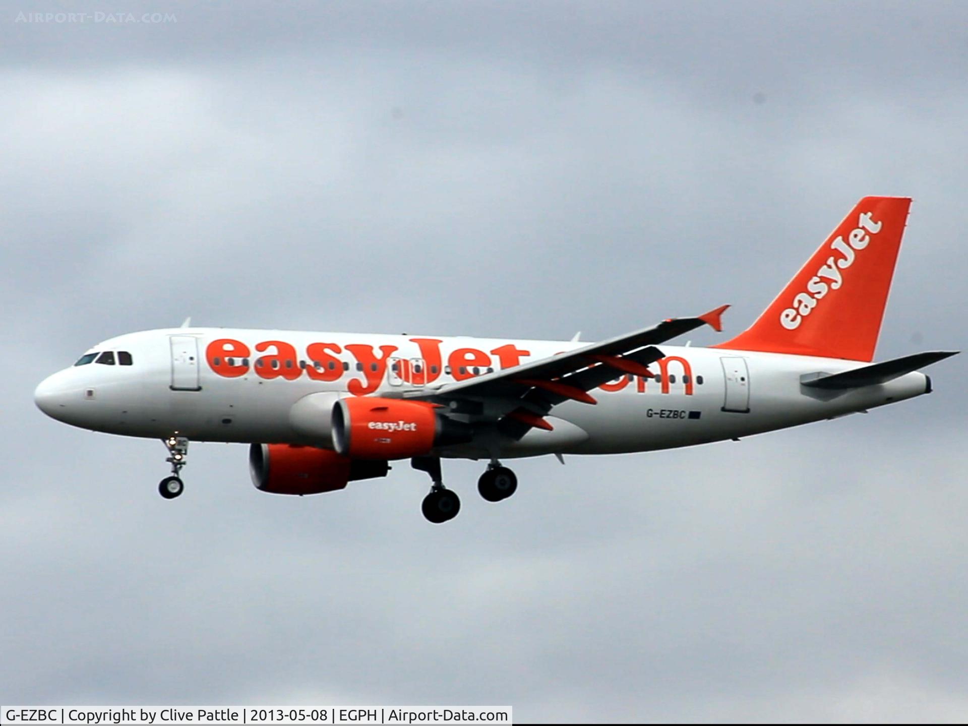 G-EZBC, 2006 Airbus A319-111 C/N 2866, Easy action at Edinburgh