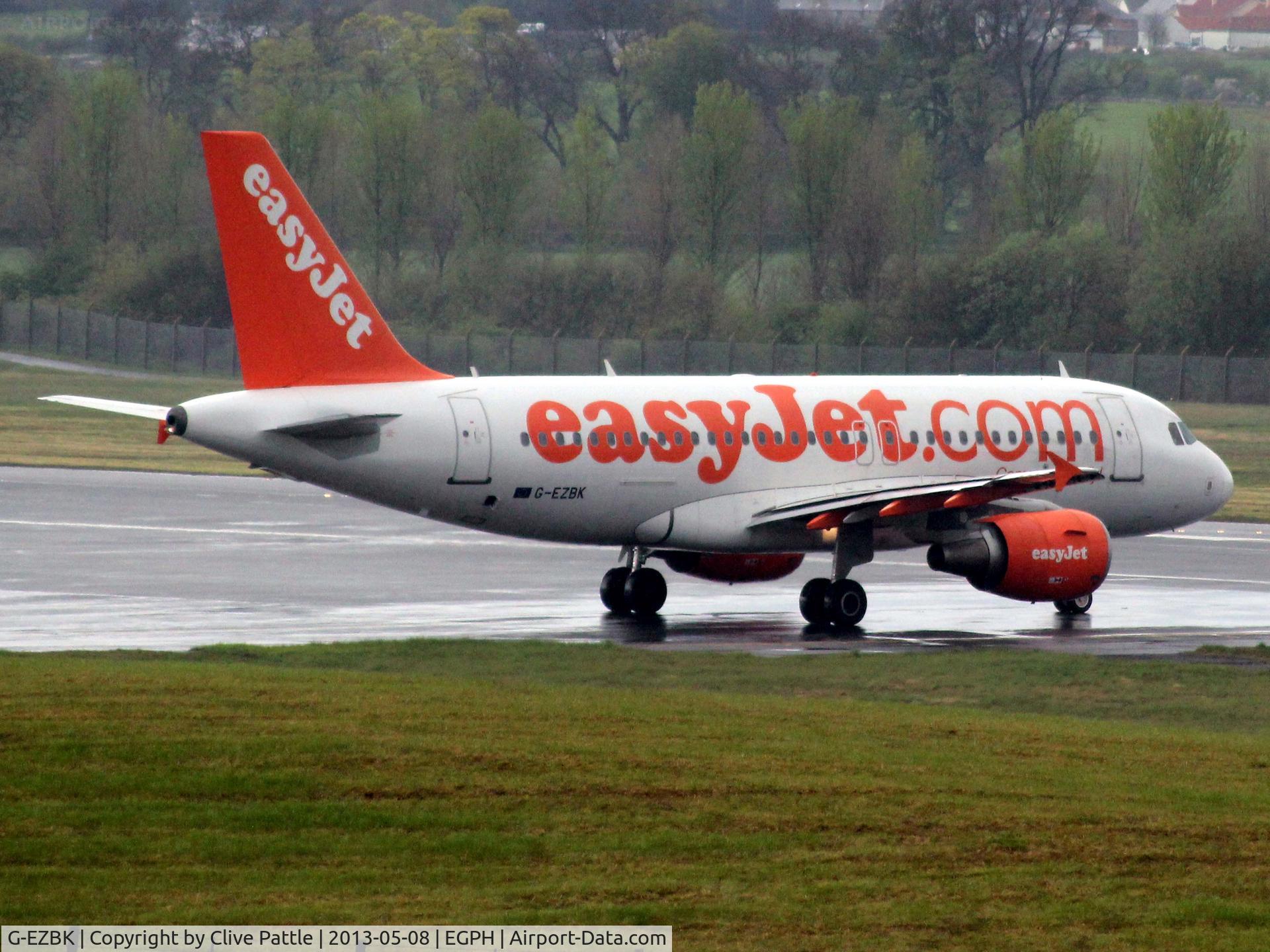 G-EZBK, 2007 Airbus A319-111 C/N 3041, About to depart Edinburgh