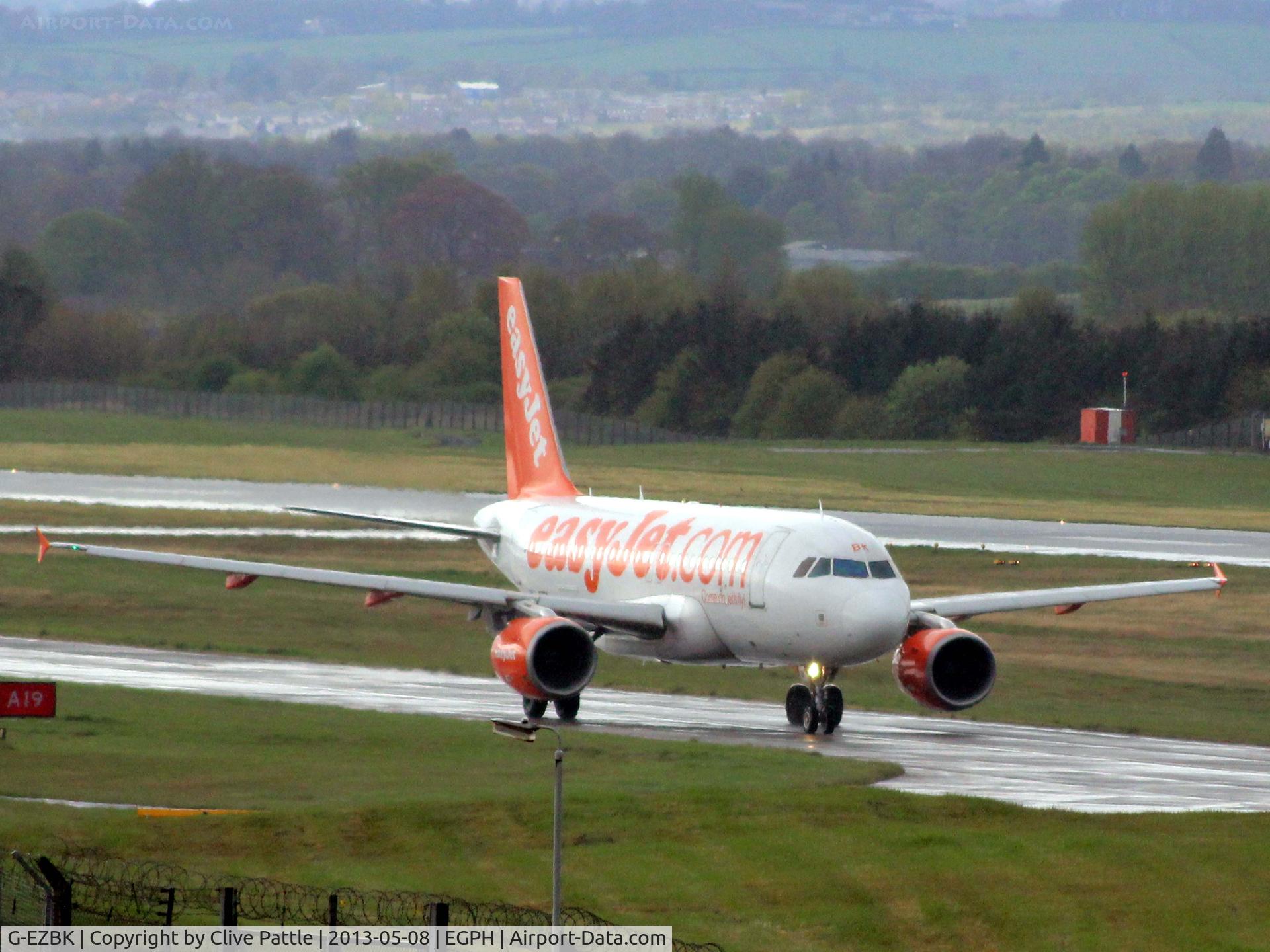 G-EZBK, 2007 Airbus A319-111 C/N 3041, Taxi to holding point at Edinburgh