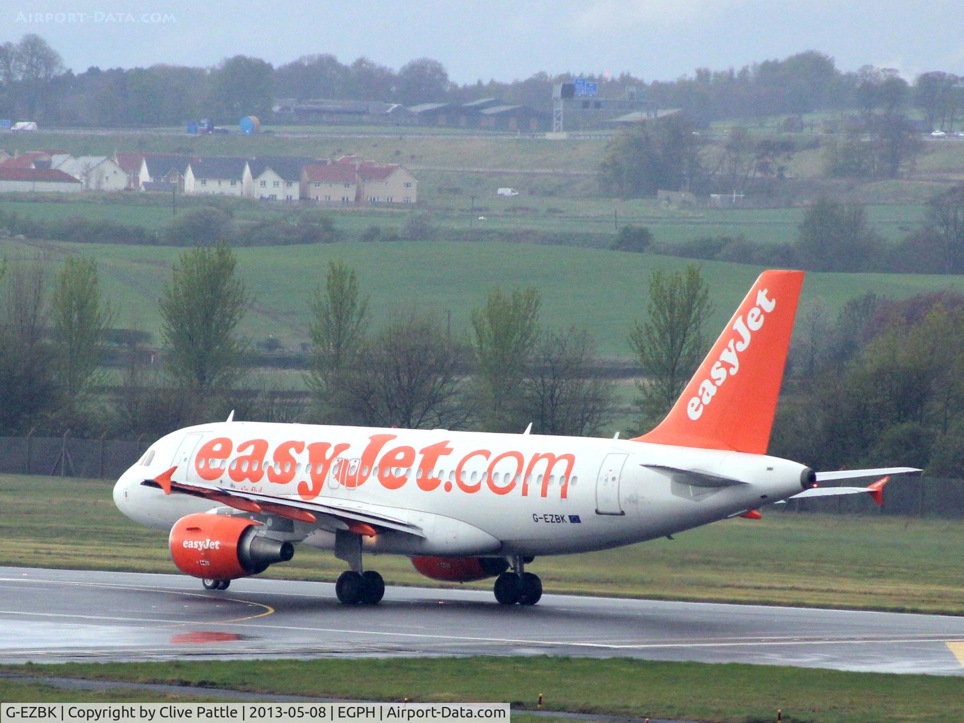 G-EZBK, 2007 Airbus A319-111 C/N 3041, Take off roll at Edinburgh