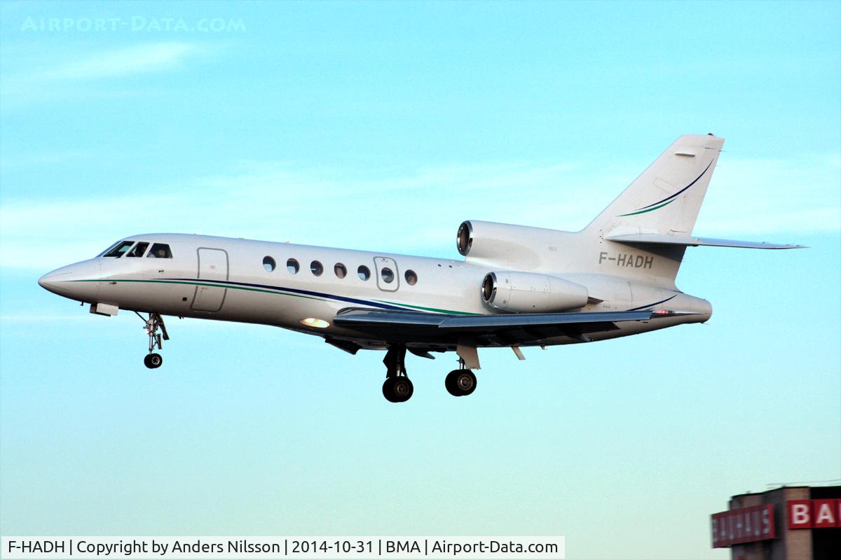 F-HADH, 1979 Dassault Falcon 50 C/N 011, On short final for runway 30.