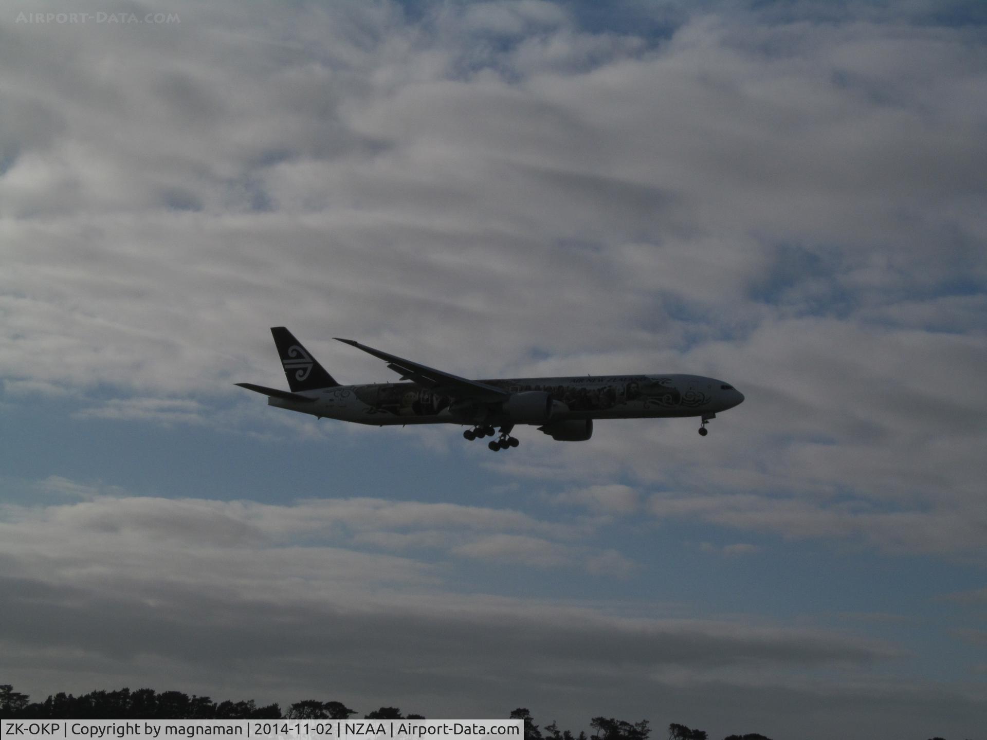 ZK-OKP, 2011 Boeing 777-306/ER C/N 39041, early morning landing - AKL