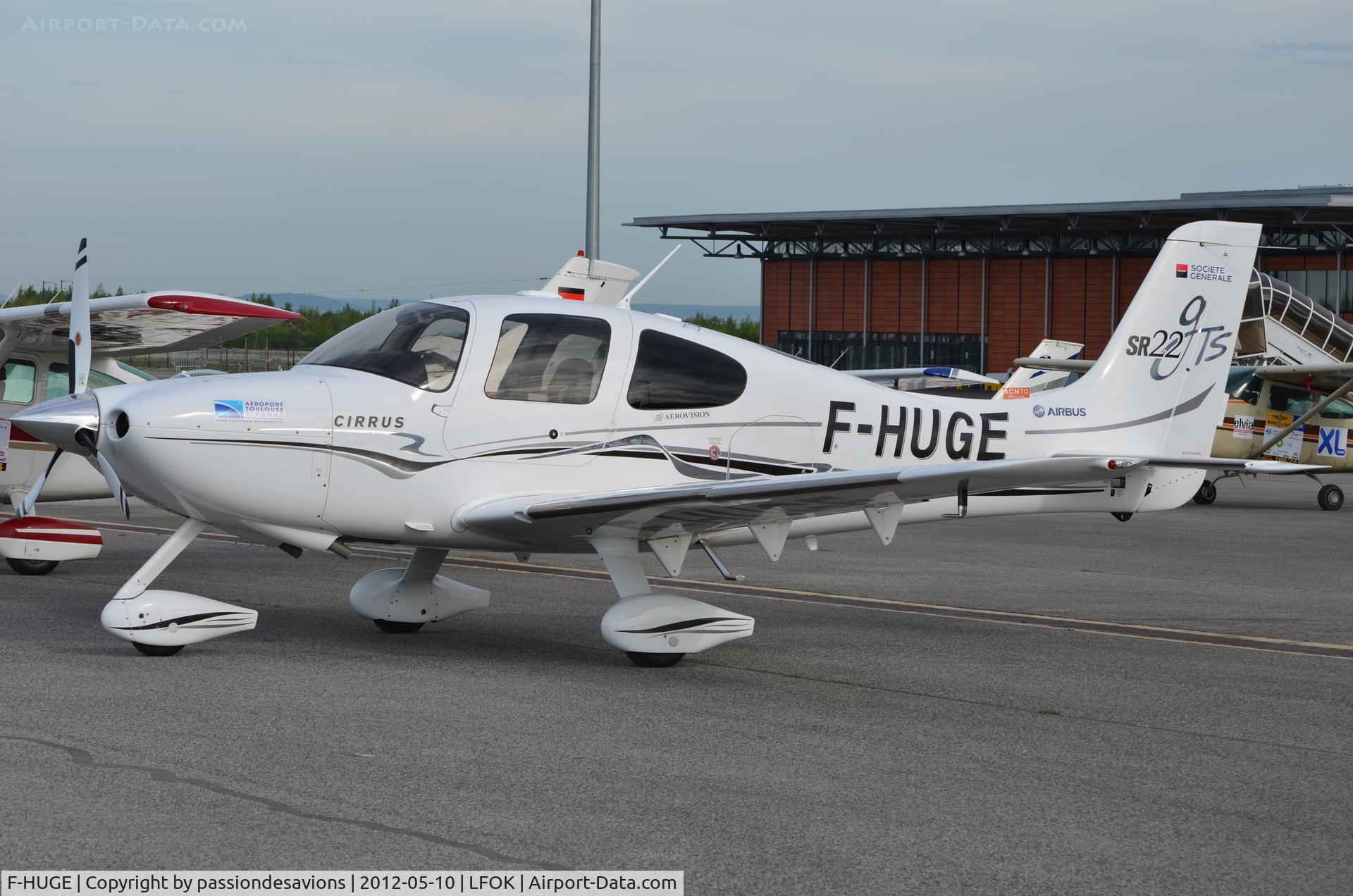 F-HUGE, 2005 Cirrus SR22 GTS C/N 1476, ont the apron