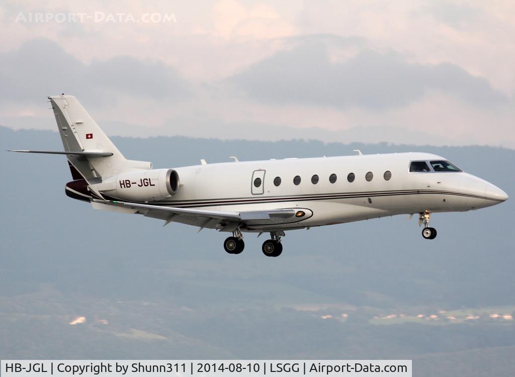 HB-JGL, 2008 Gulfstream Aerospace G200 C/N 193, Landing rwy 23